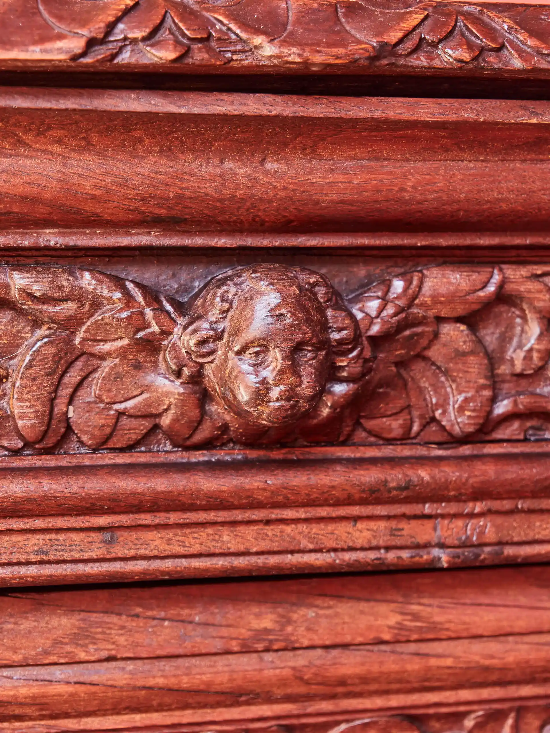 Renesanční kredenc mistrovsky vyřezávaný