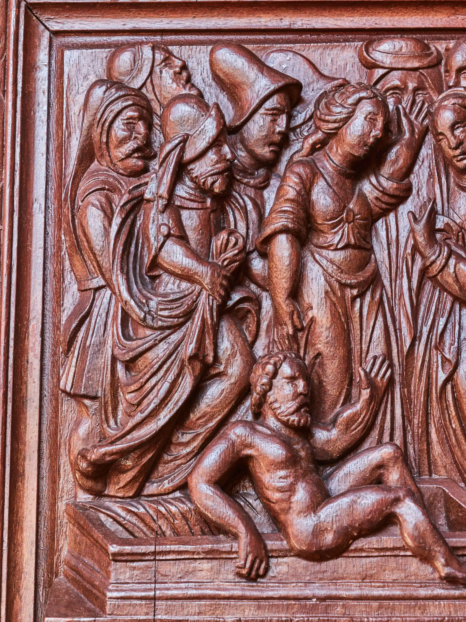 Renesanční kredenc mistrovsky vyřezávaný