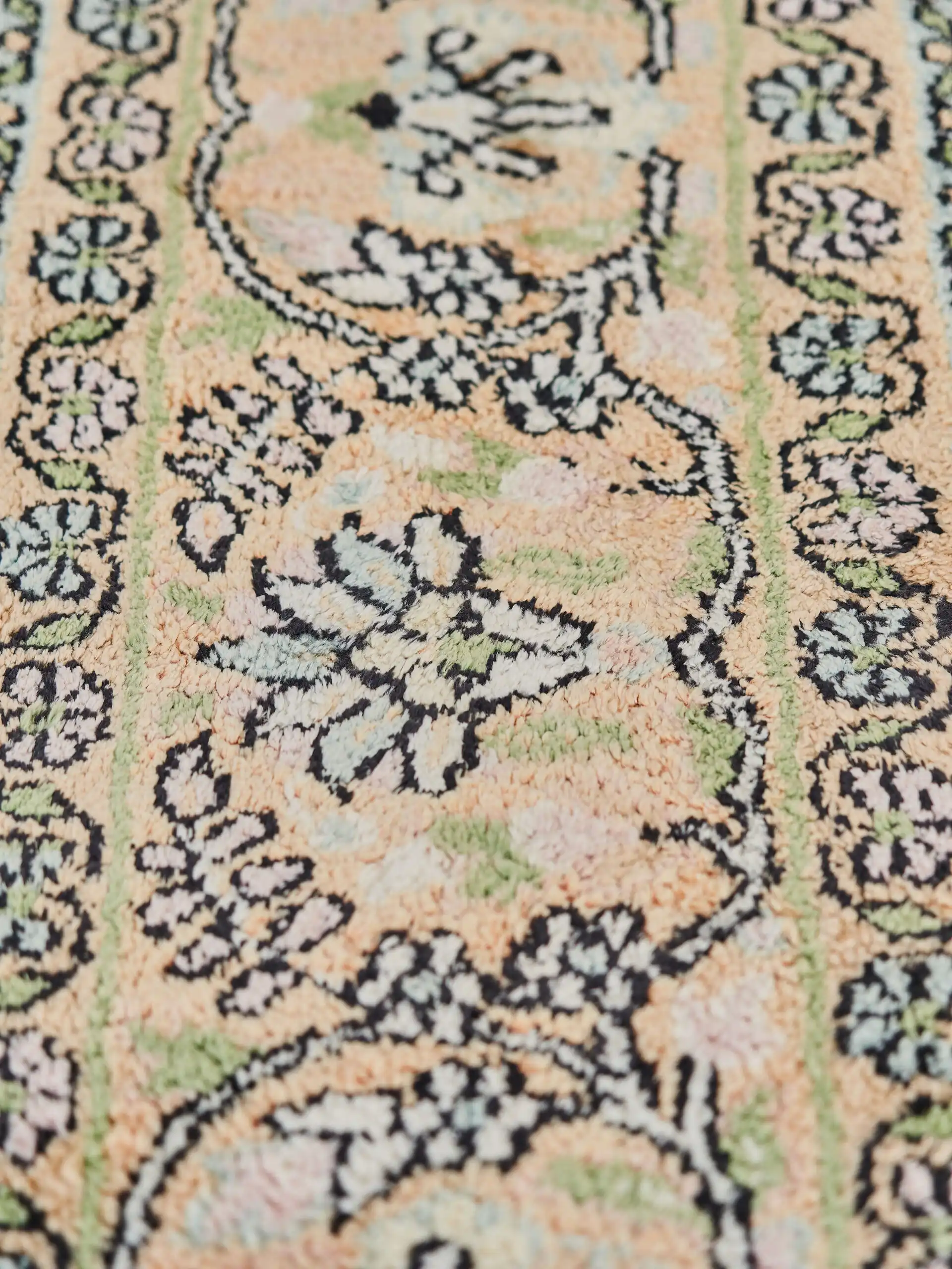 Hedvábný koberec z kašmíru 193 X 118 cm