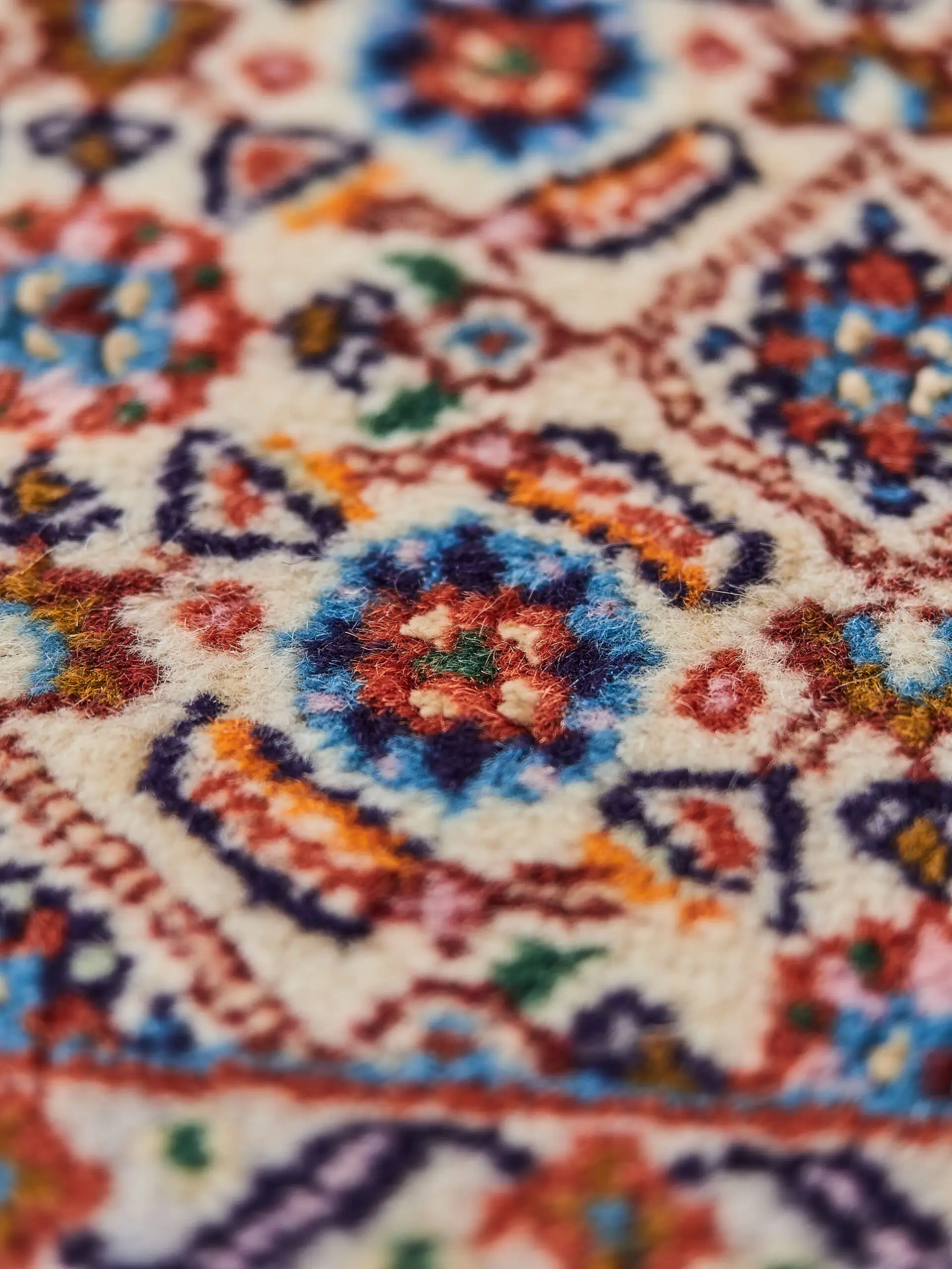 Ručně vázaný perský koberec Moud z Íránu – rozměr 218 x 150 cm