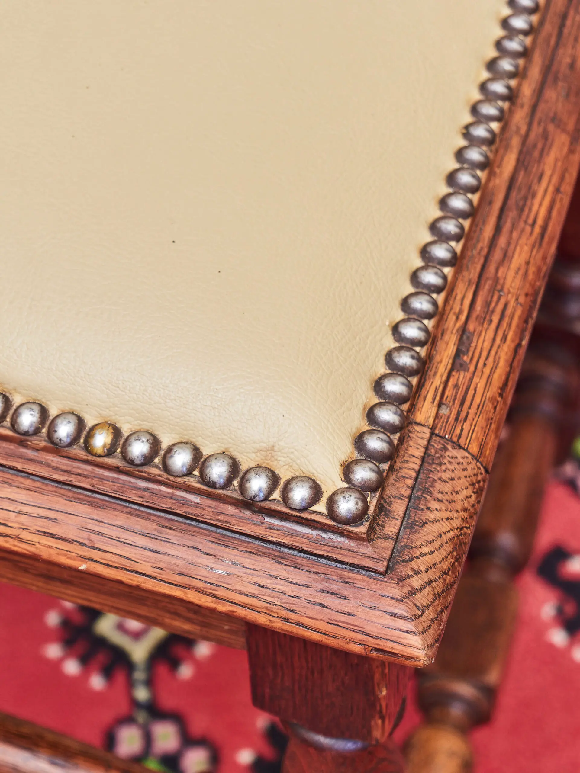 Starožitná mechlská židle z dubu