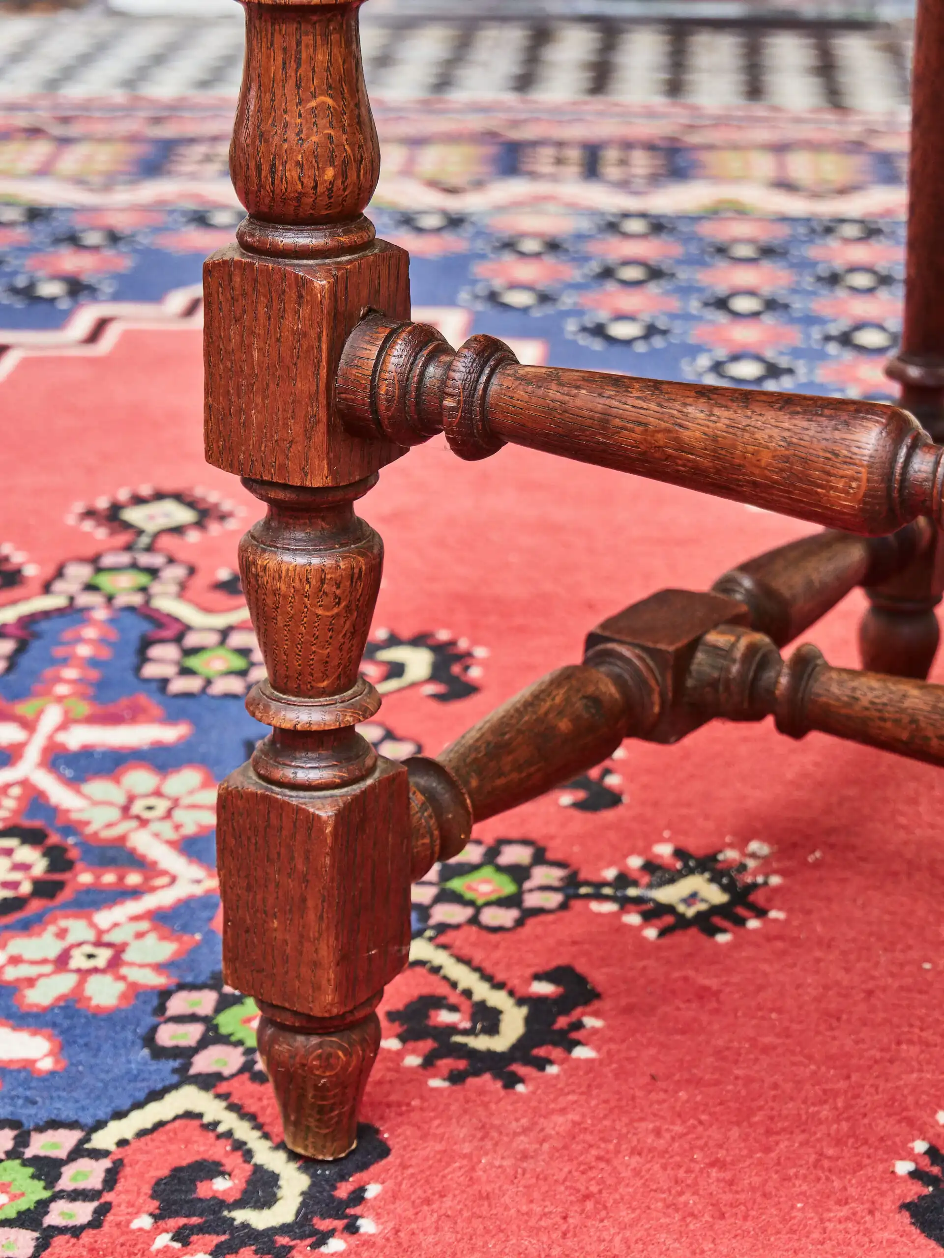 Starožitná mechlská židle z dubu