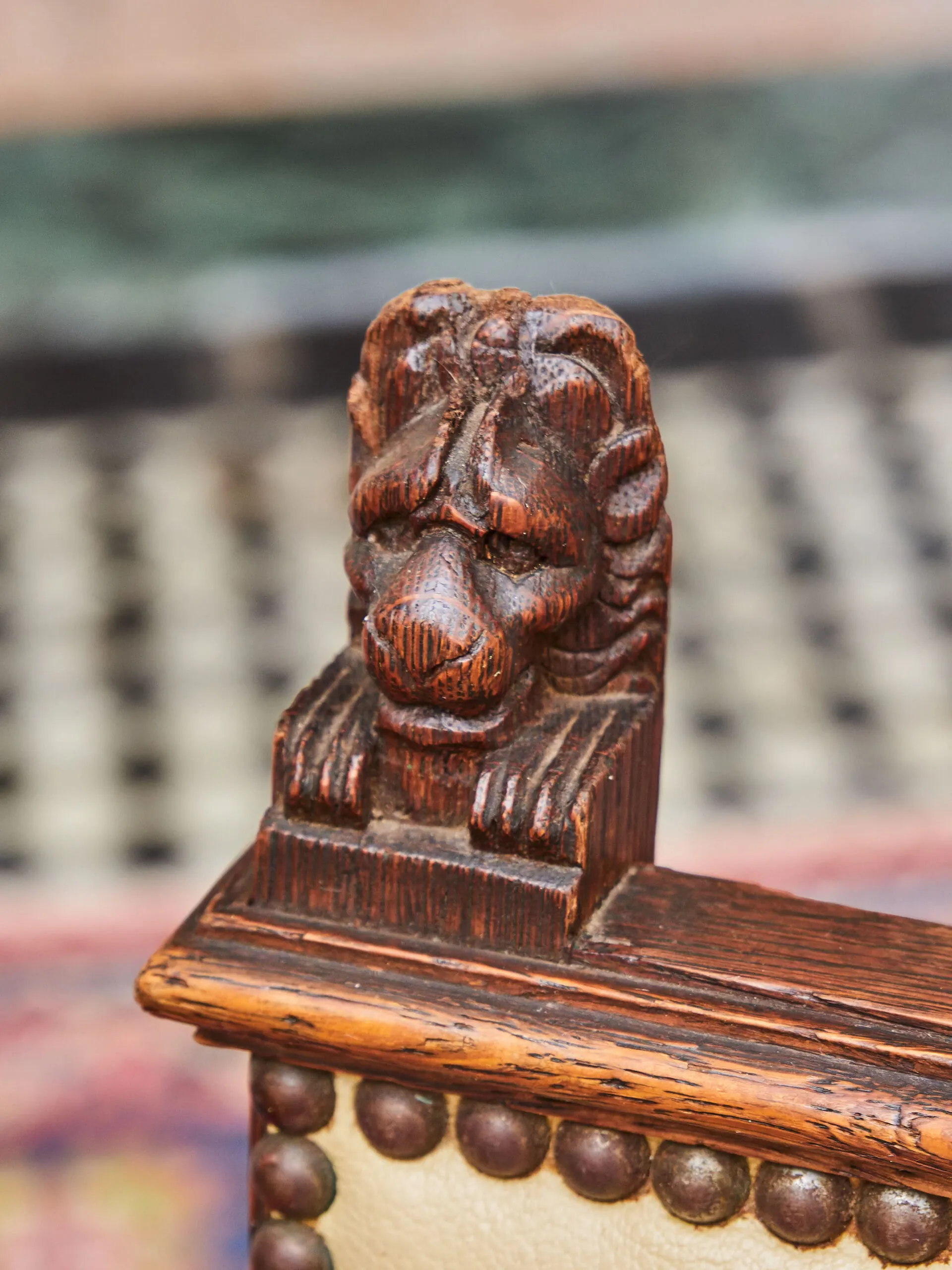 Starožitná mechlská židle z dubu