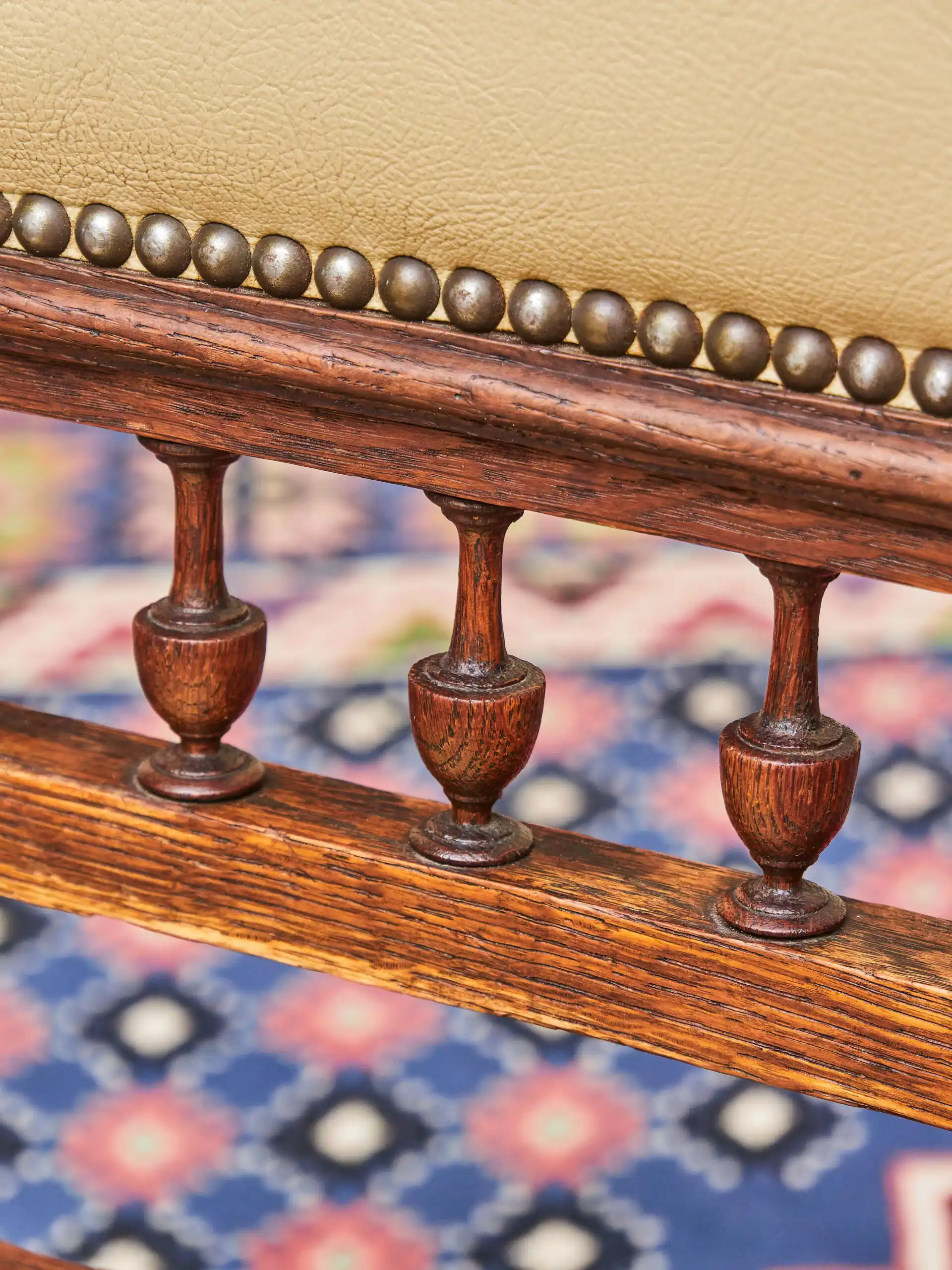 Starožitná mechlská židle z dubu