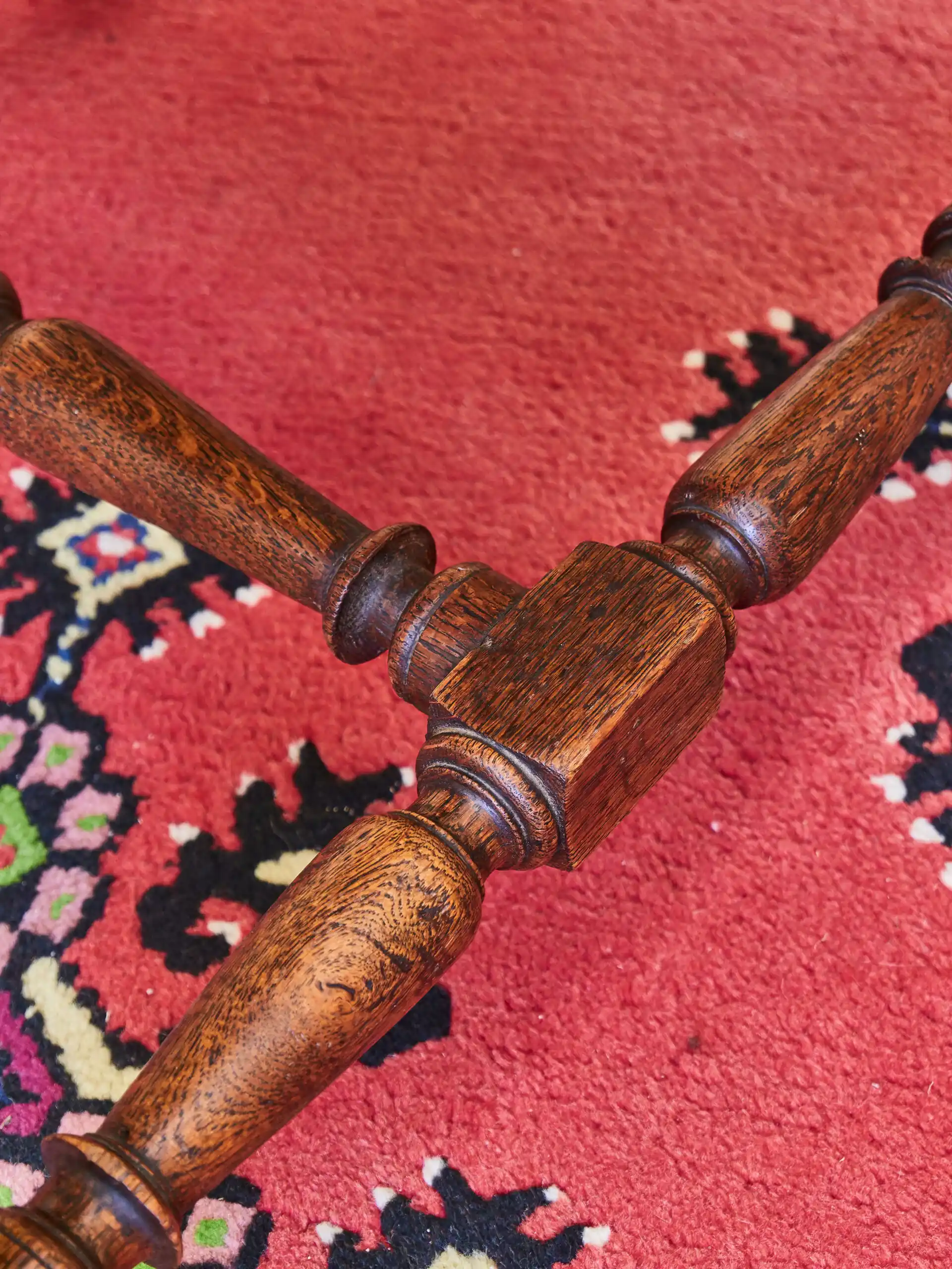 Starožitná mechlská židle z dubu