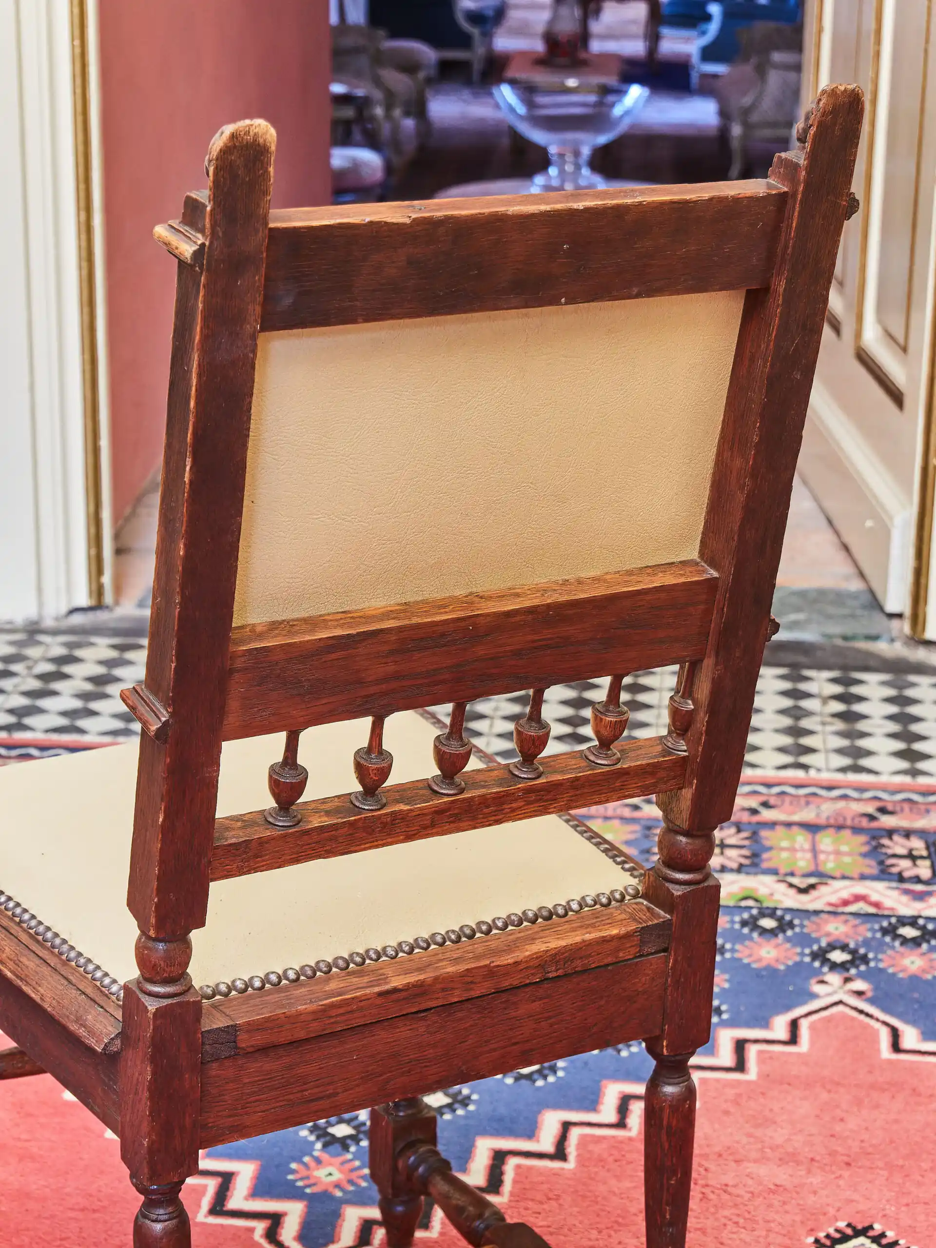 Starožitná mechlská židle z dubu