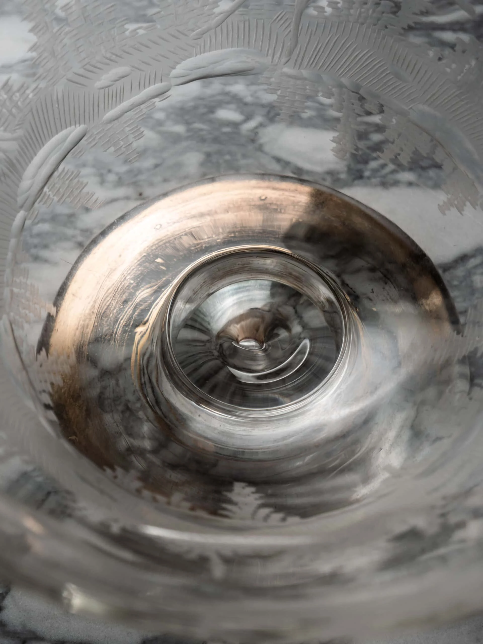 Vzácná starožitná rytá miska z 19. století – Reservé