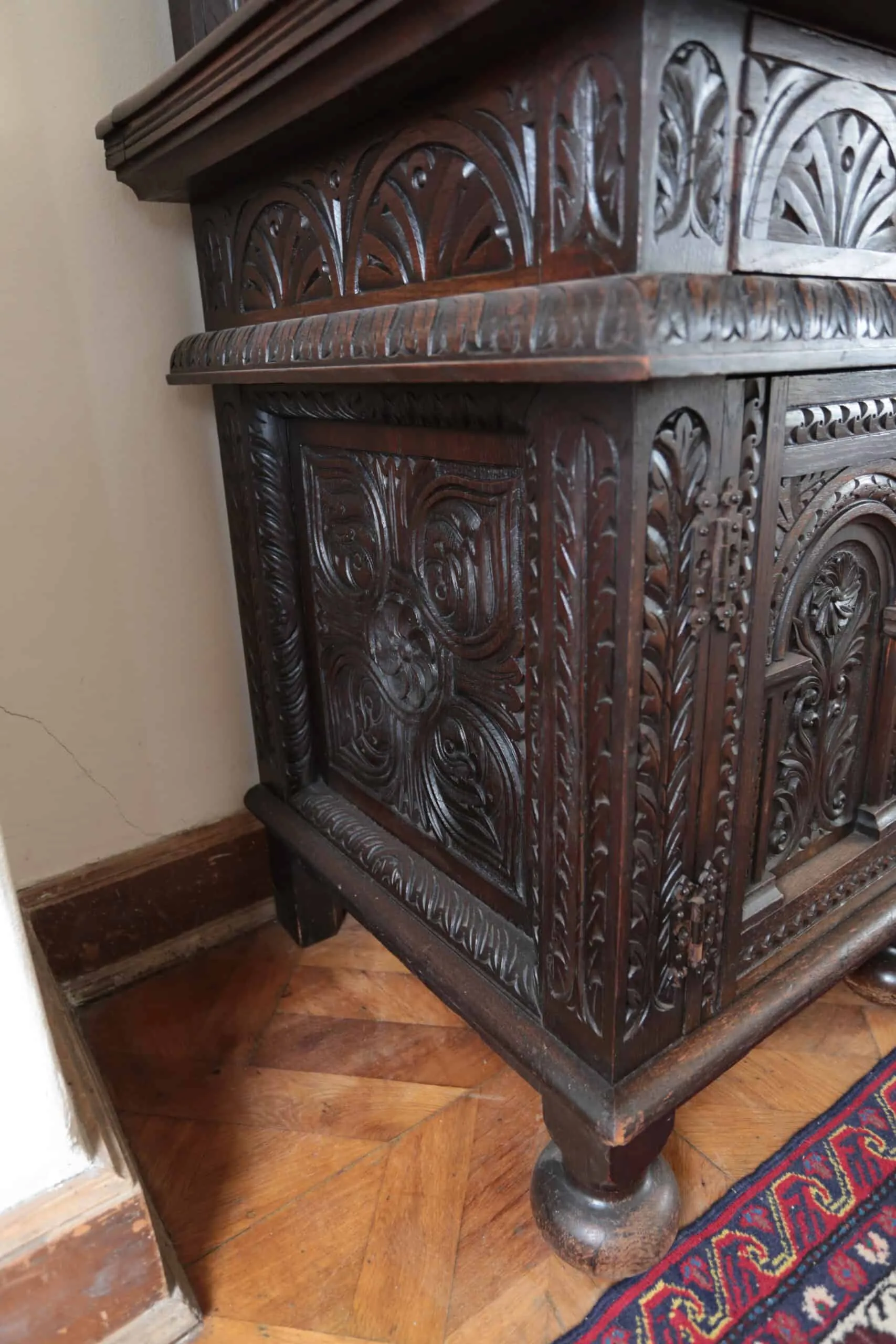 Starožitný Viktoriánský příborník Edwards & Roberts