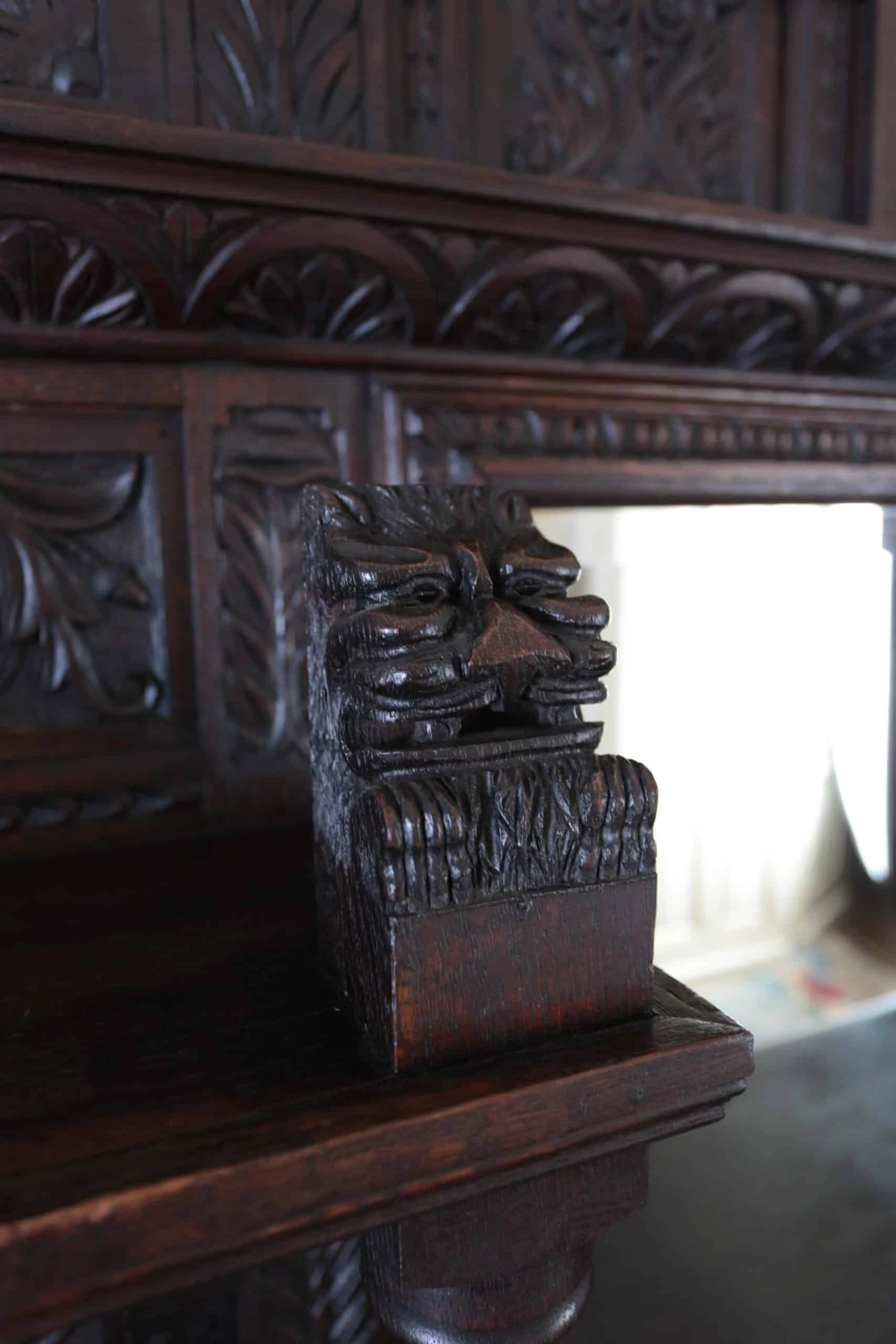 Starožitný Viktoriánský příborník Edwards & Roberts