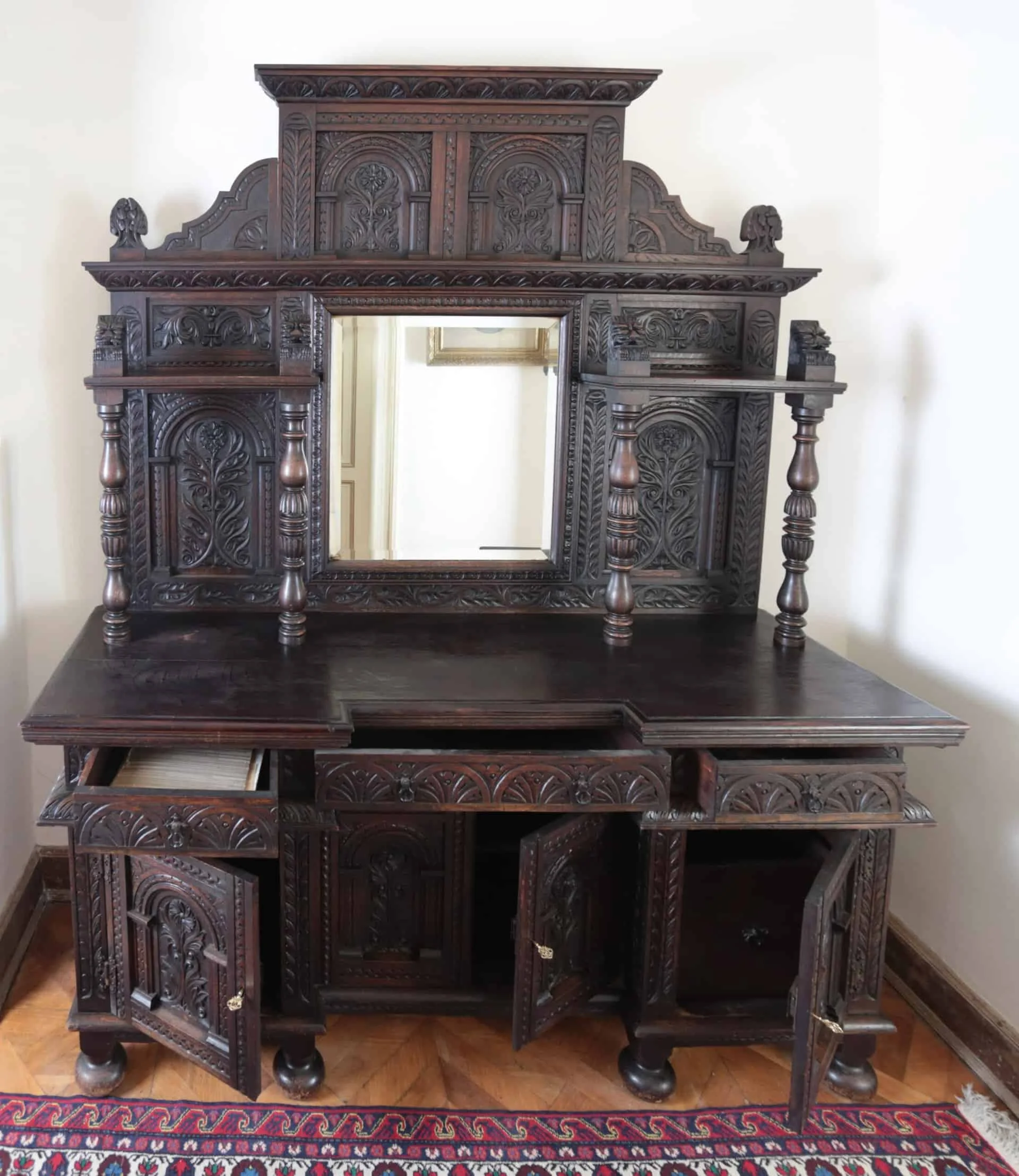 Starožitný Viktoriánský příborník Edwards & Roberts