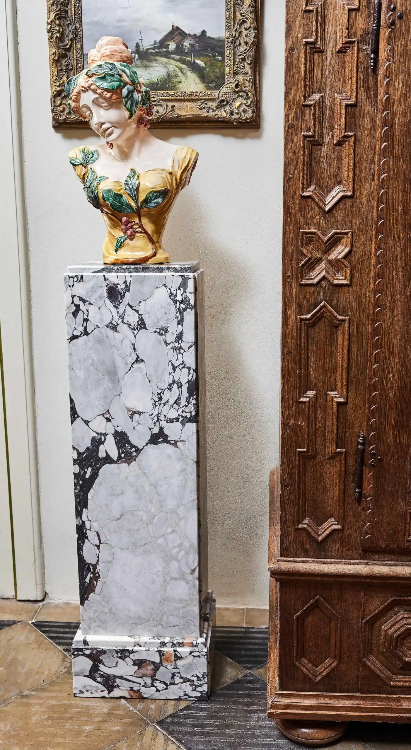 Mramorový podstavec ve stylu art deco