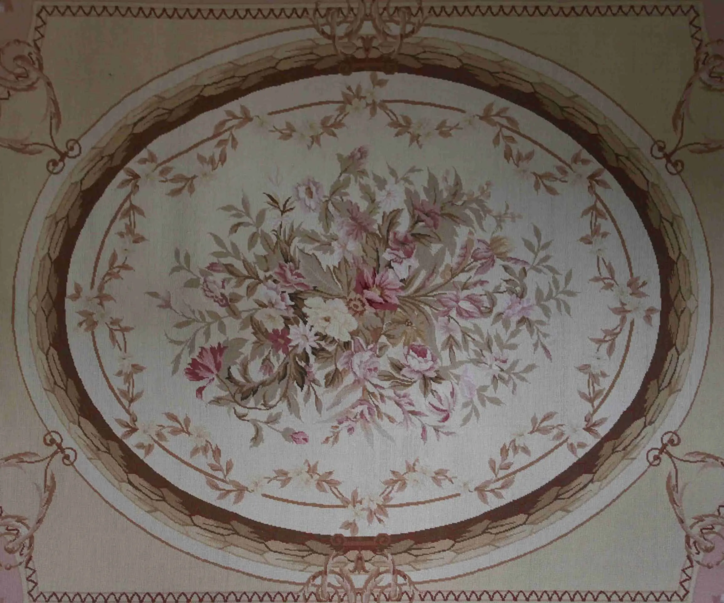 Koberec Aubusson 331 x 271 cm