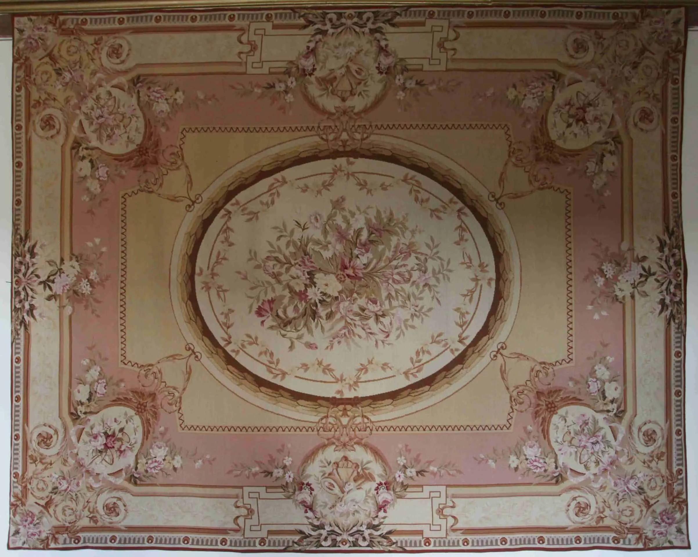 Koberec Aubusson 331 x 271 cm