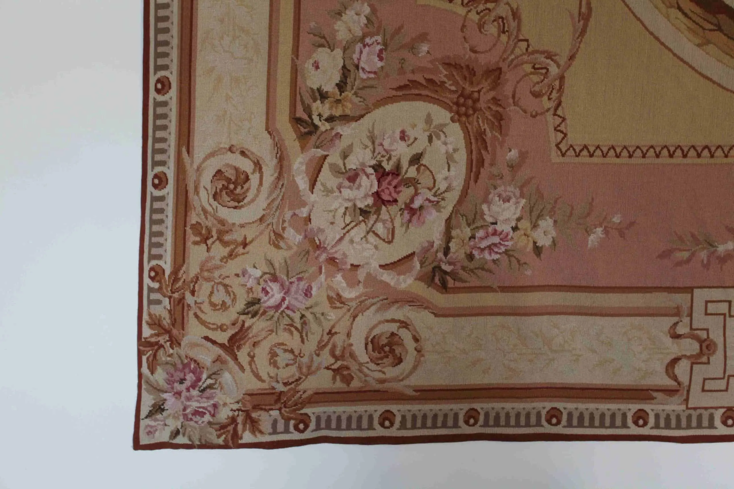 Koberec Aubusson 331 x 271 cm