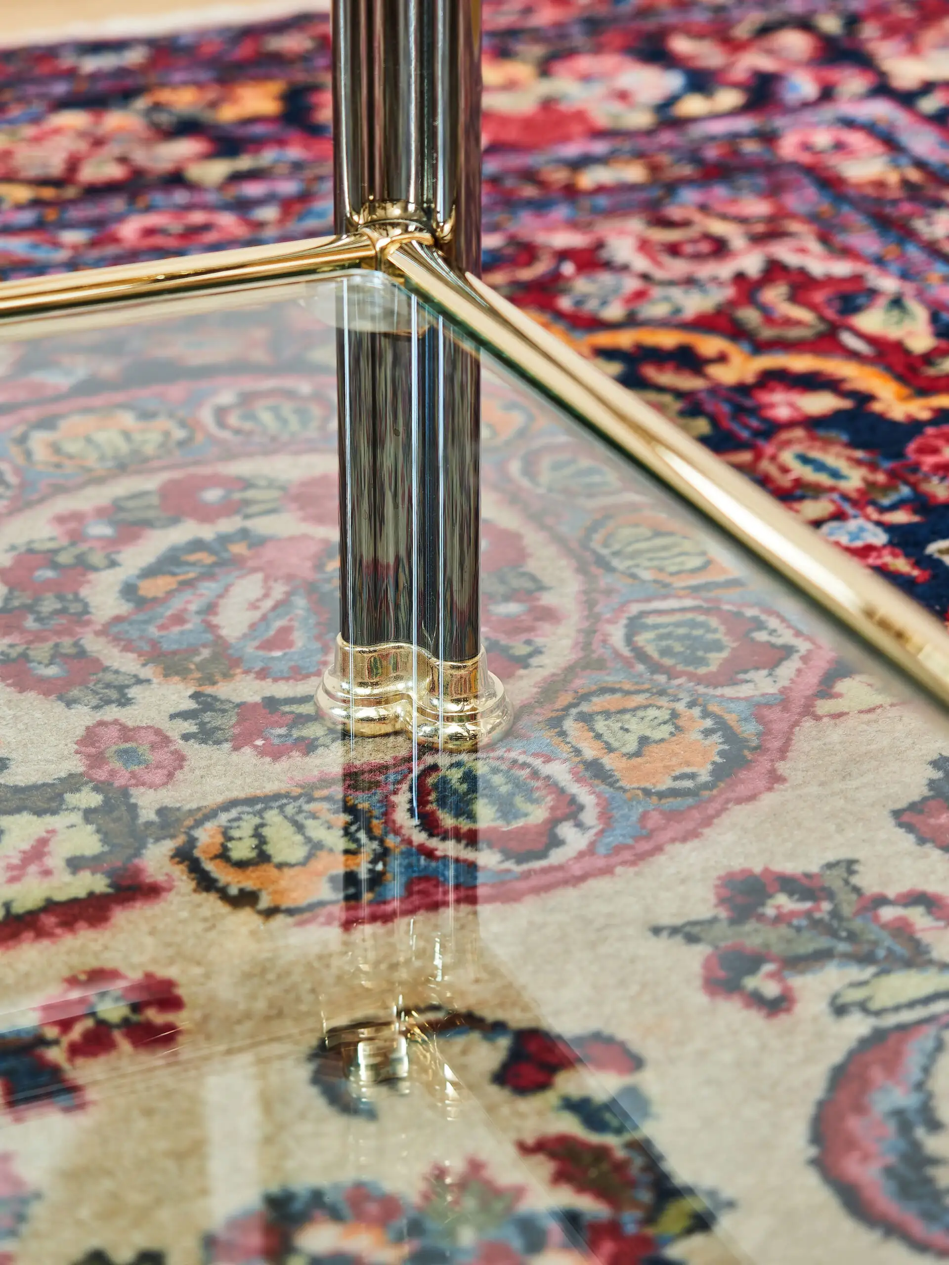 Designový konferenční stolek z čirého skla a kovu