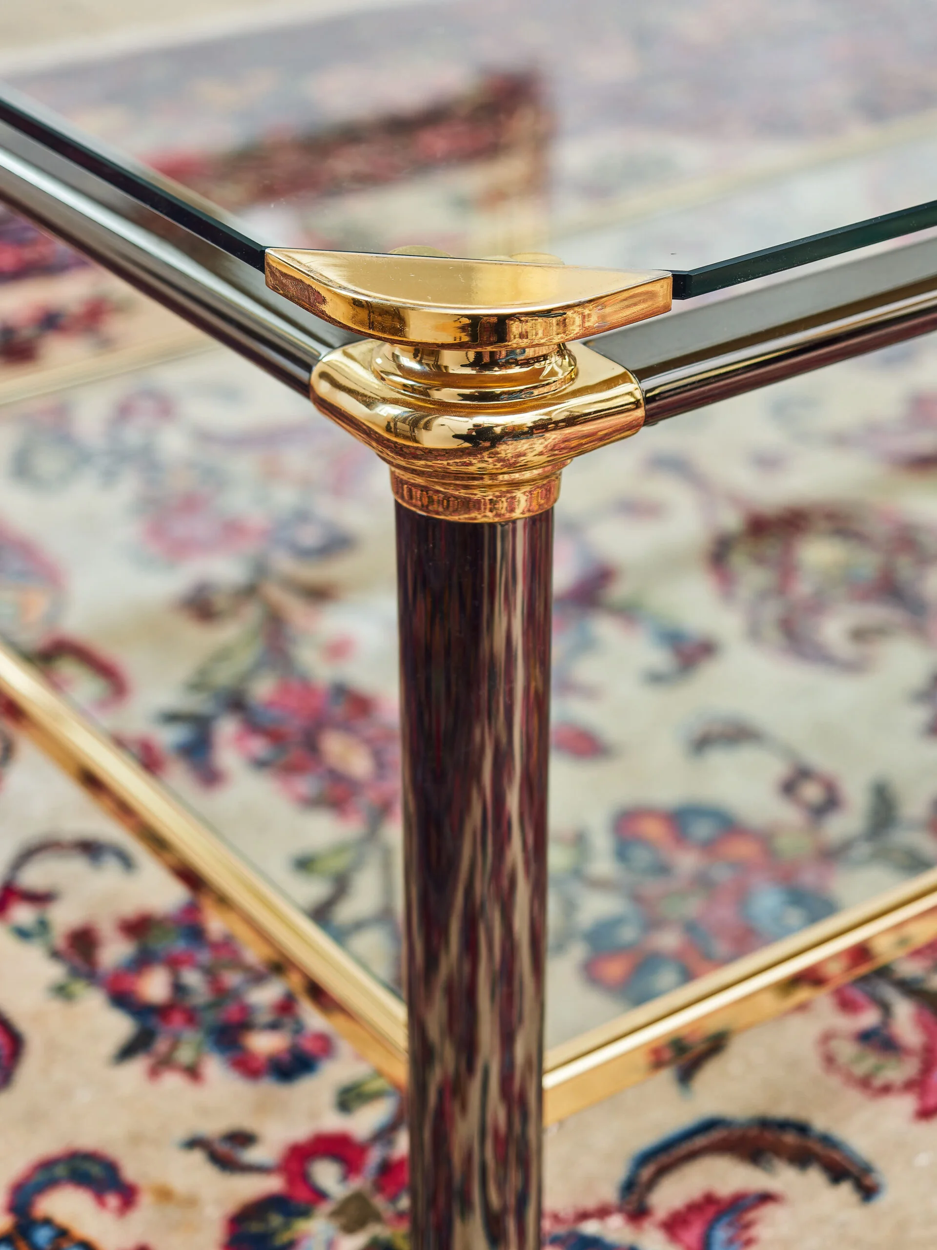 Designový konferenční stolek z čirého skla a kovu