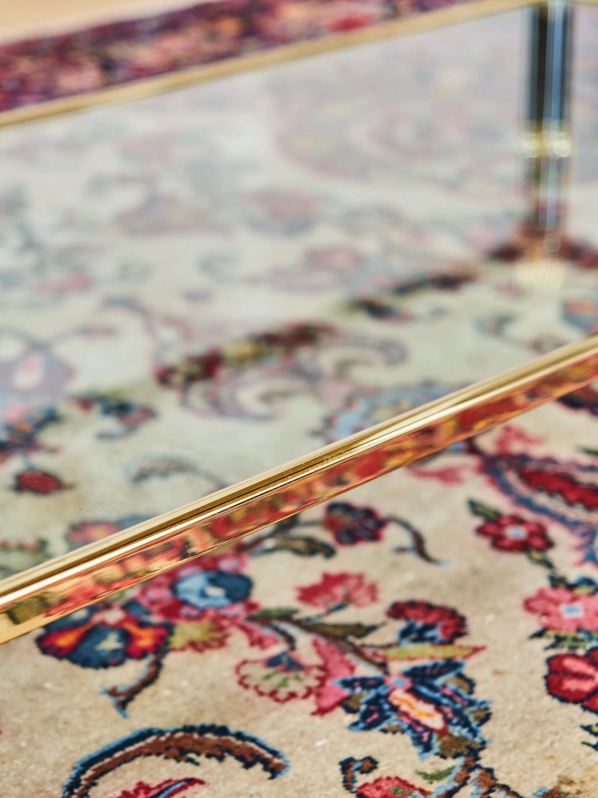 Designový konferenční stolek z čirého skla a kovu