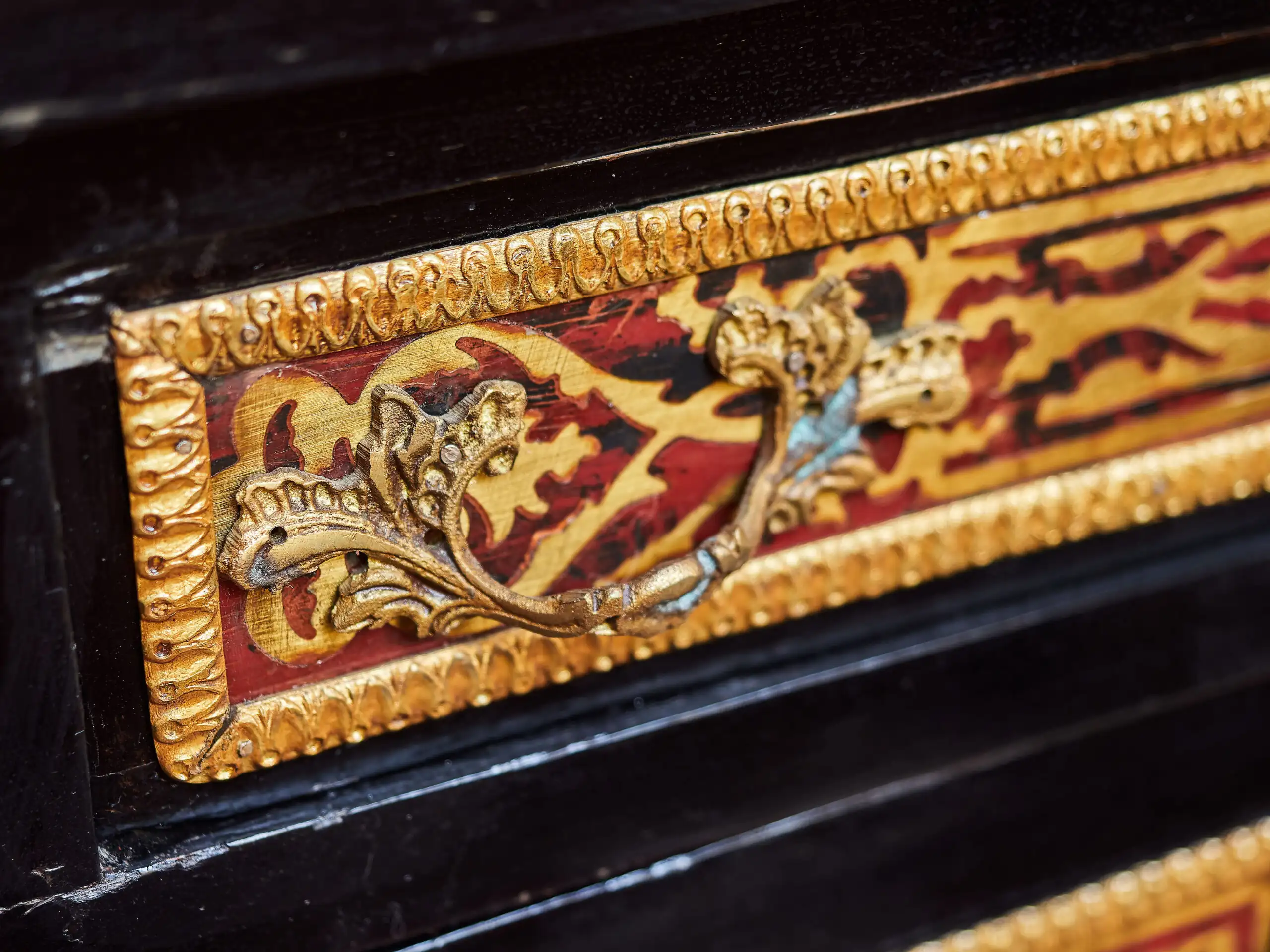 Komoda Boulle s mramorovou deskou