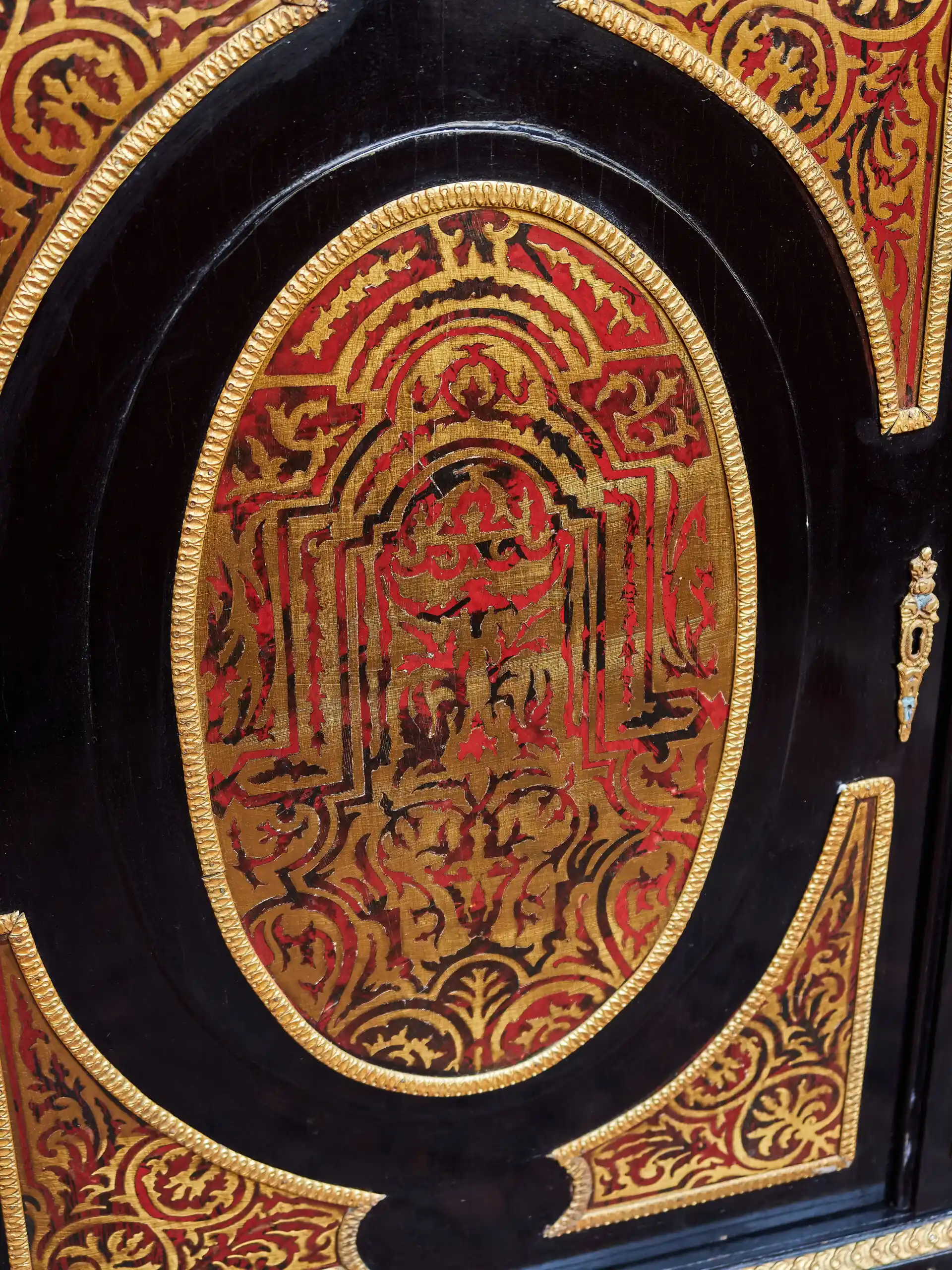 Komoda Boulle s mramorovou deskou