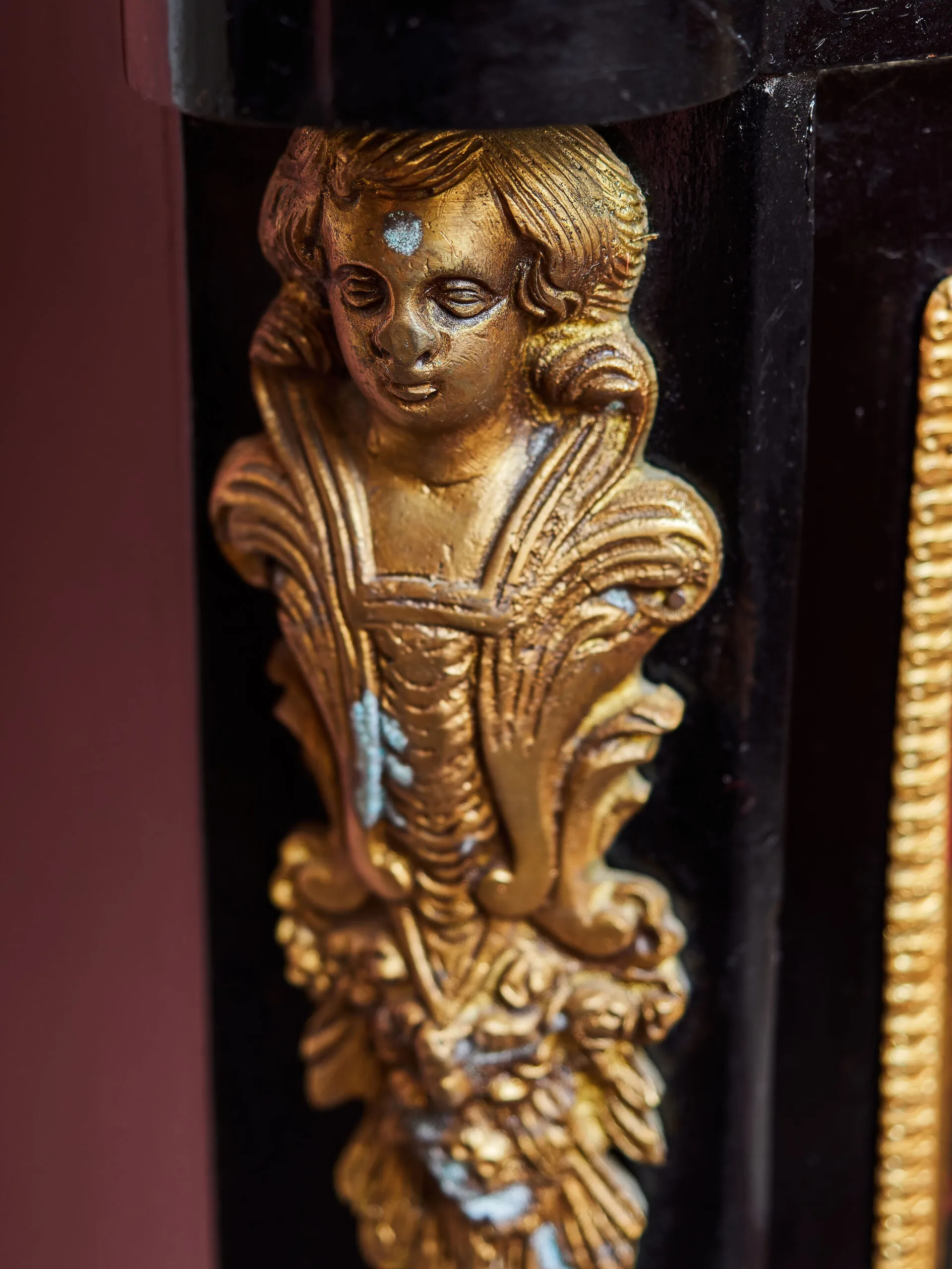 Komoda Boulle s mramorovou deskou