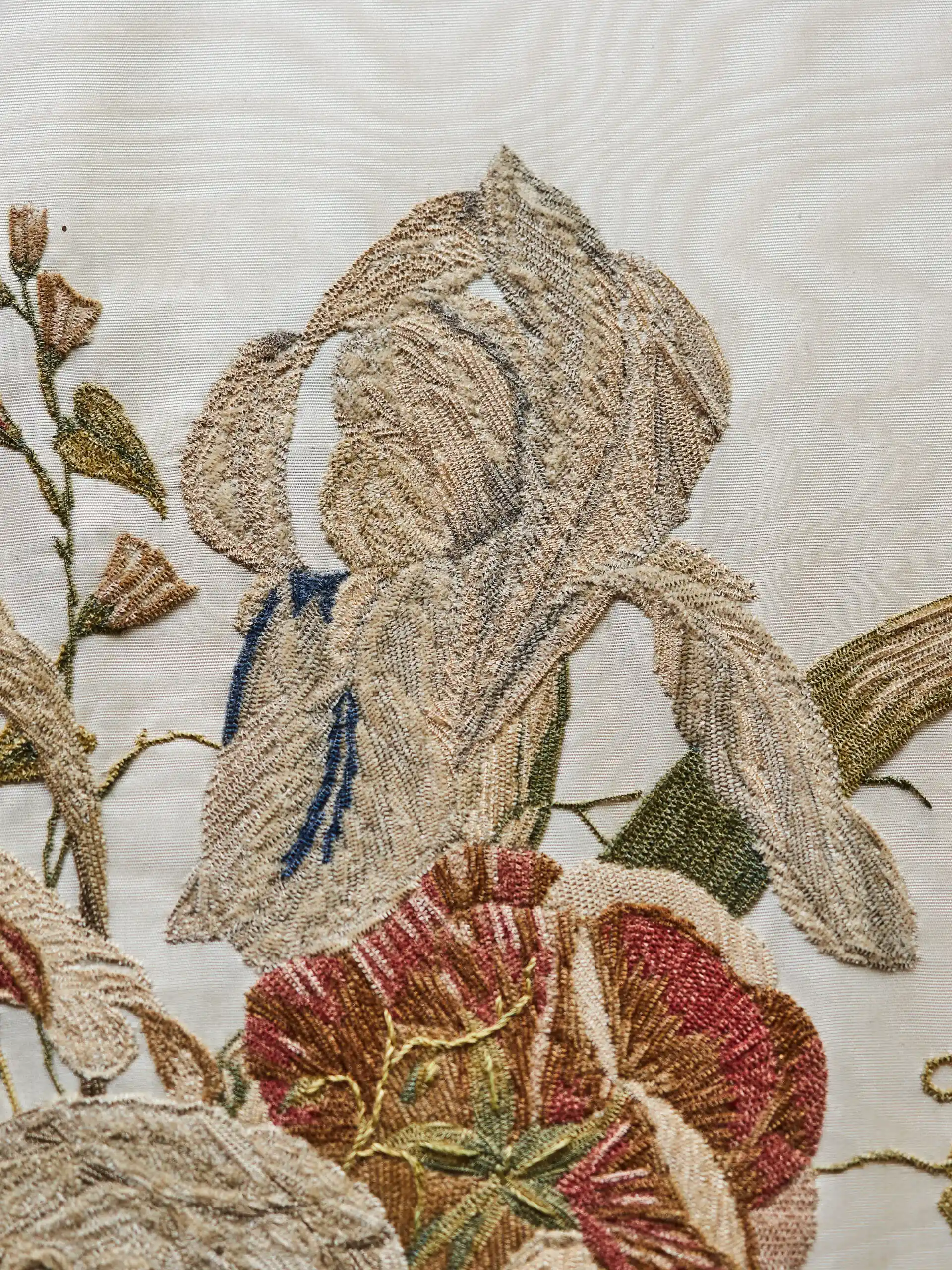 Květinový obraz – výšivka z období Biedermeieru