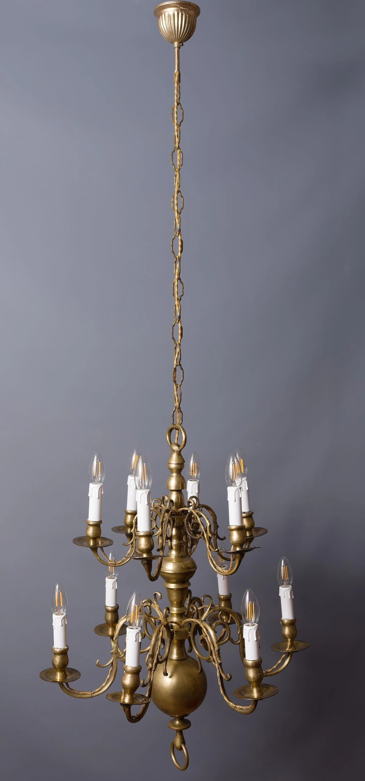 Dvanáctiramenný starožitný lustr z 18. století – holandský typ