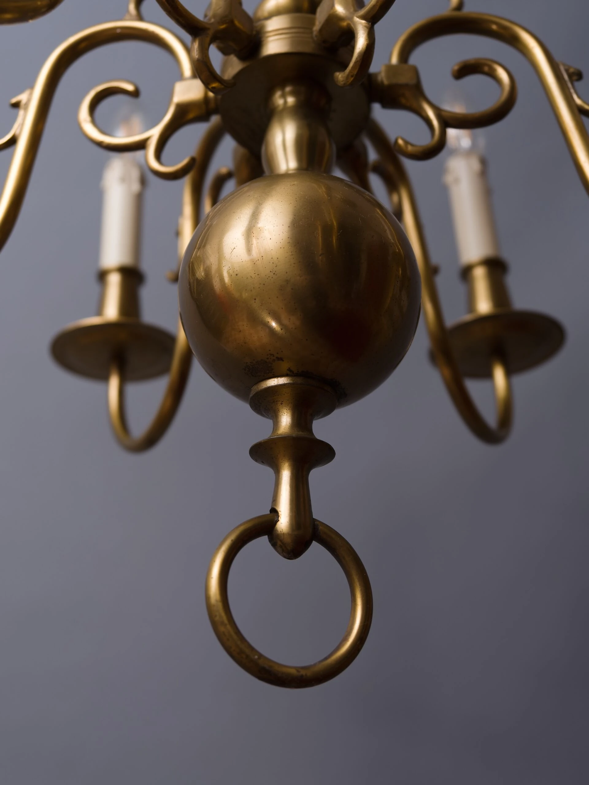 Devítiramenný mosazný lustr holandského typu