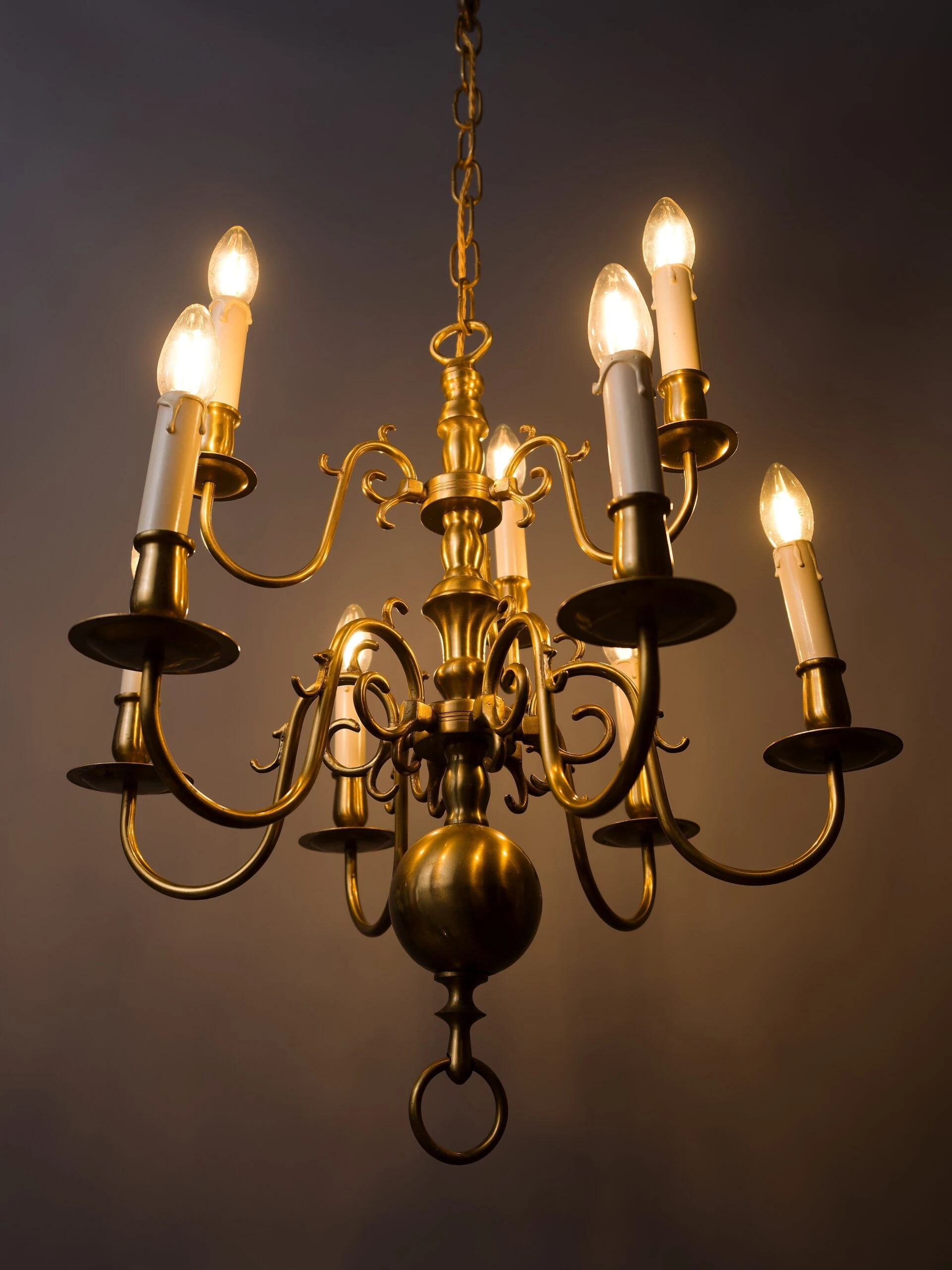 Devítiramenný mosazný lustr holandského typu