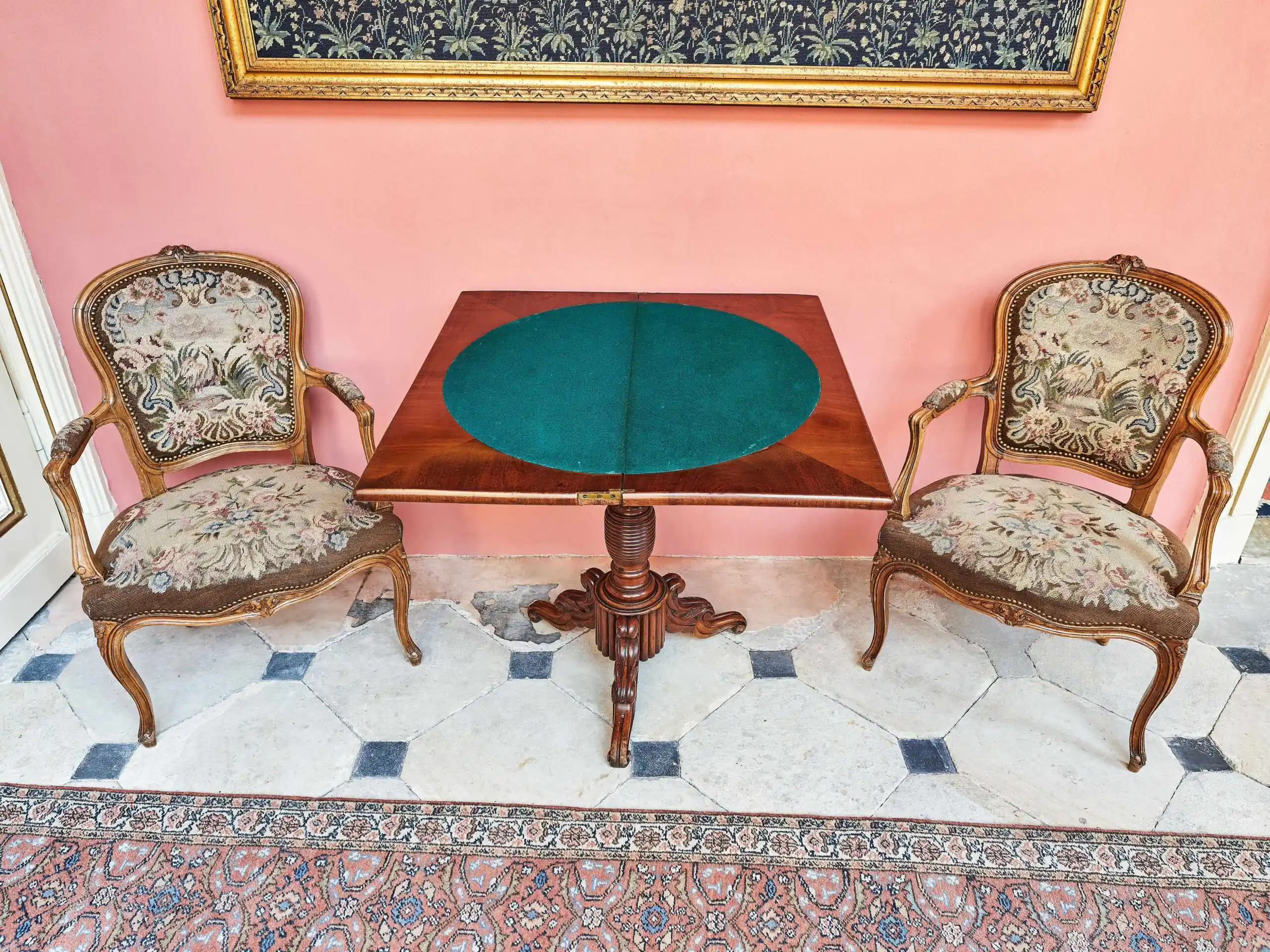 Párová rokoková křesílka s gobelínovým čalouněním 86,5 × 59 cm