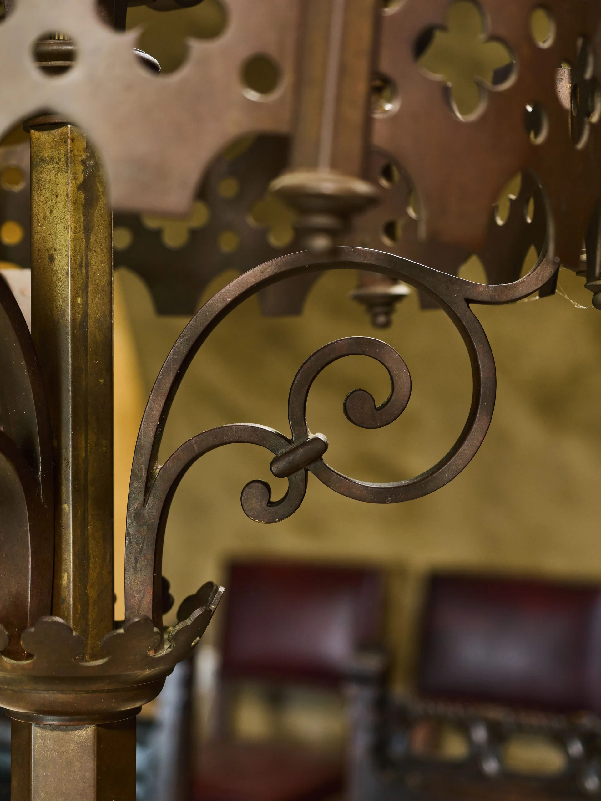 Monumentální párové neogotické bronzové svícny – výška 100 cm