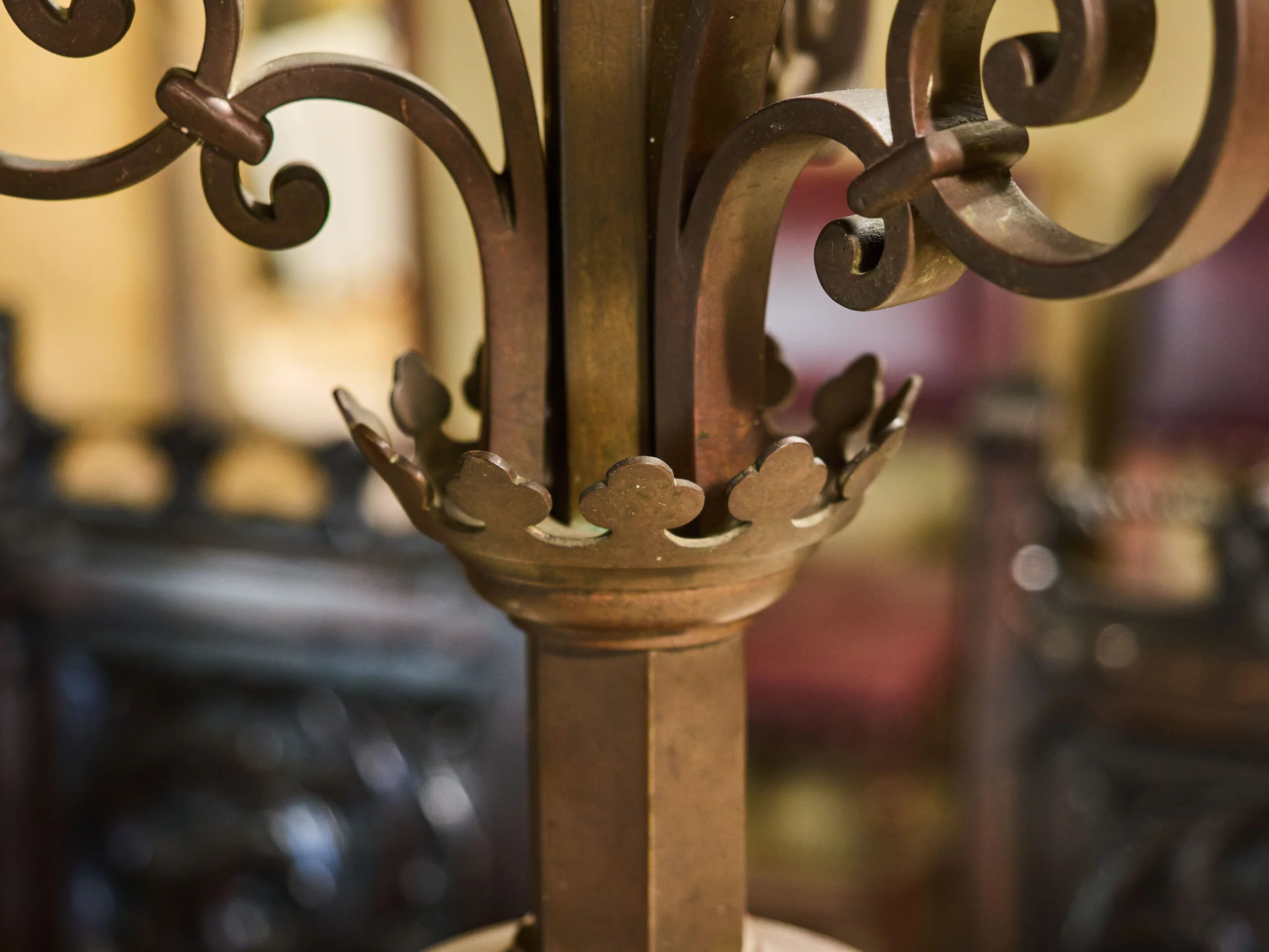 Monumentální párové neogotické bronzové svícny – výška 100 cm