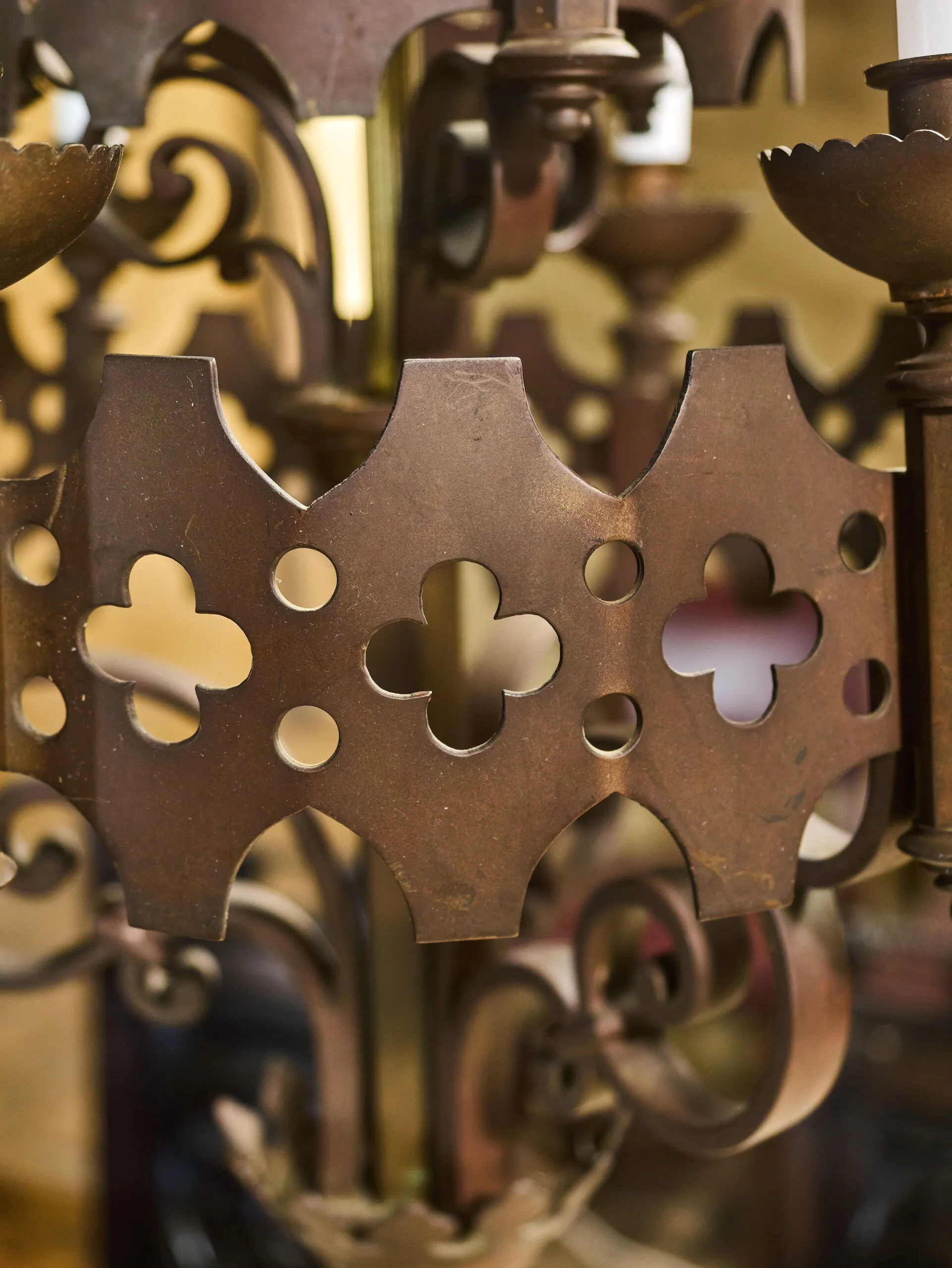 Monumentální párové neogotické bronzové svícny – výška 100 cm