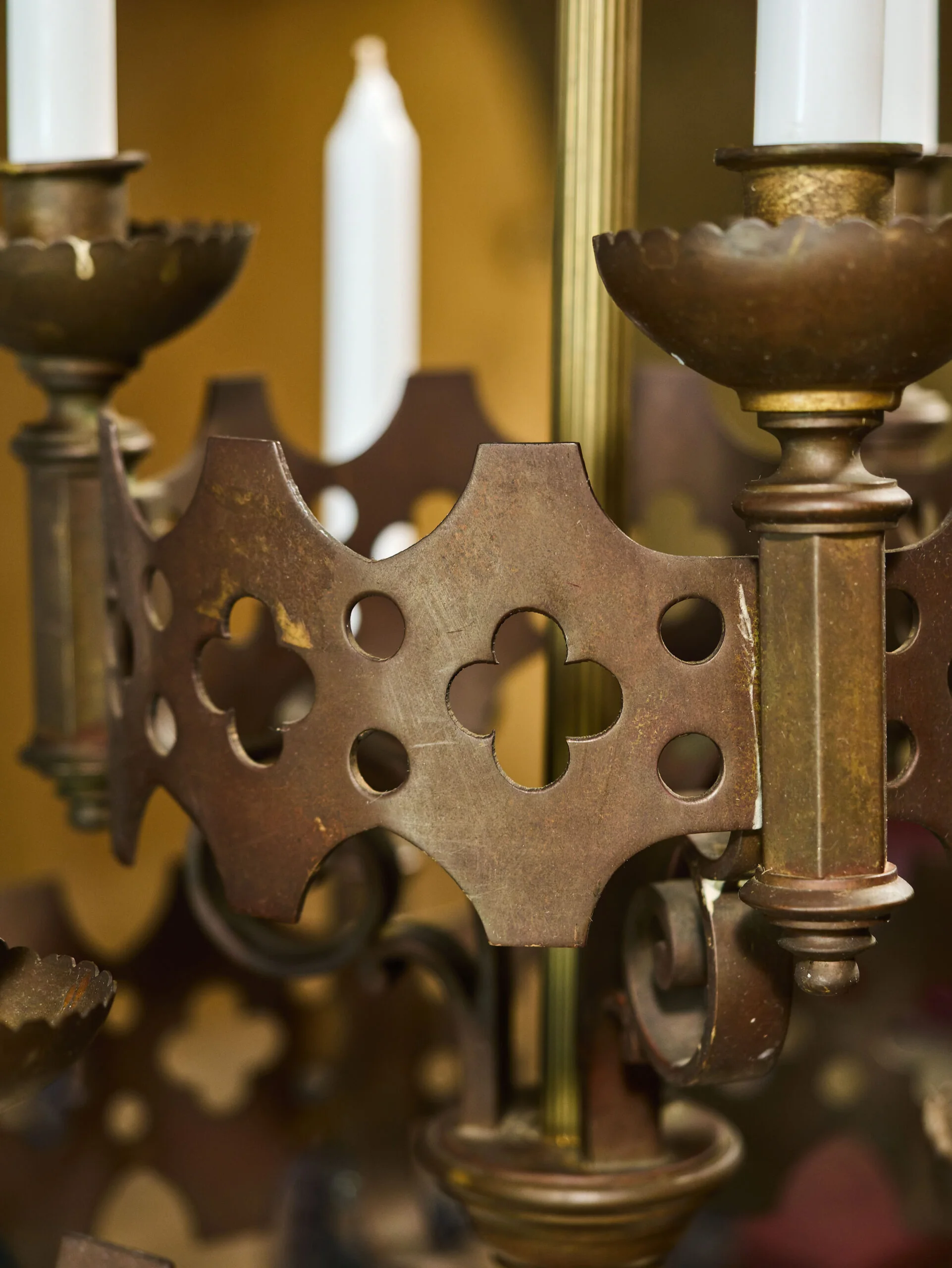 Monumentální párové neogotické bronzové svícny – výška 100 cm