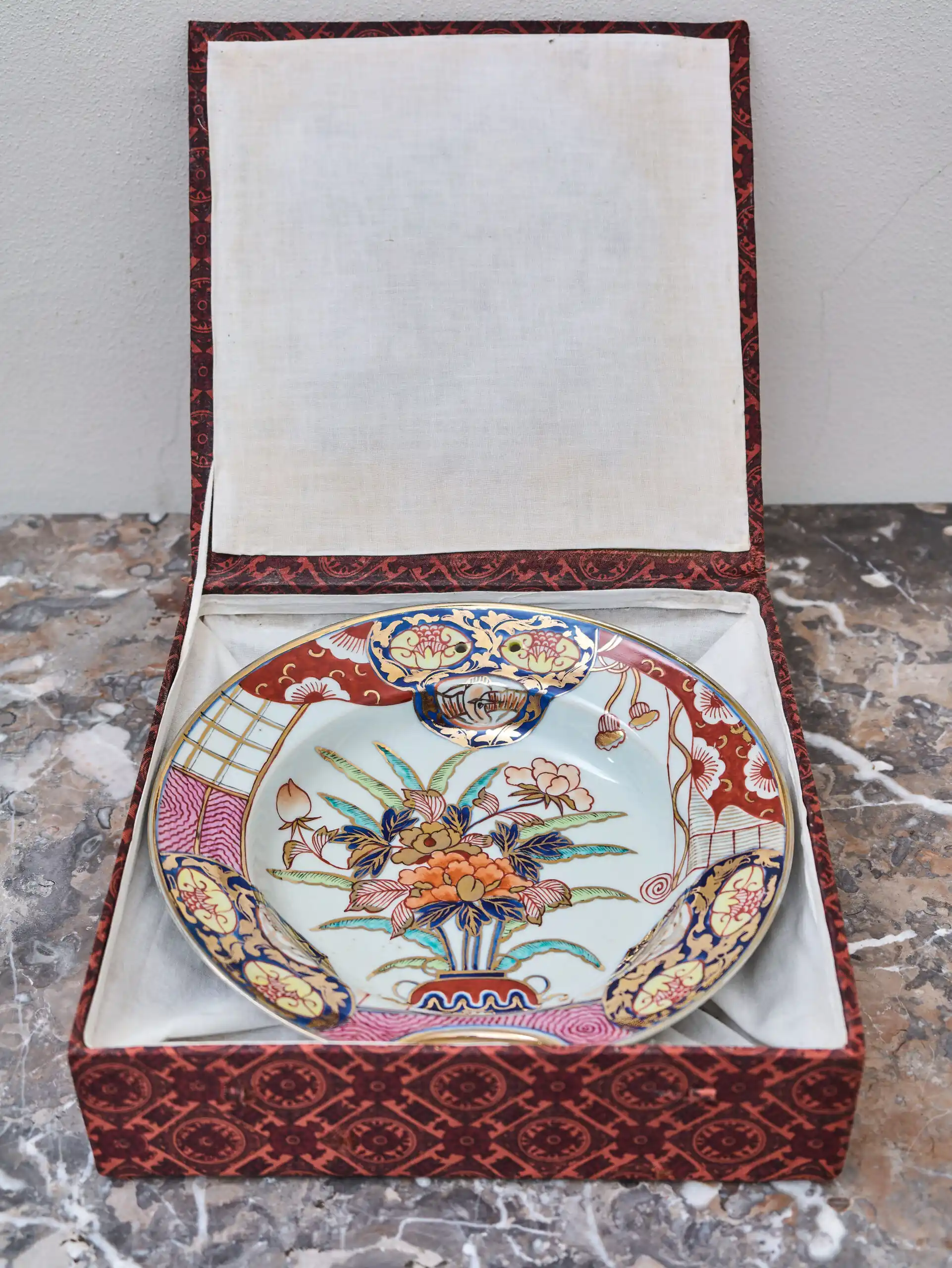 Japonský porcelánový holicí talíř Imari v dárkové krabici