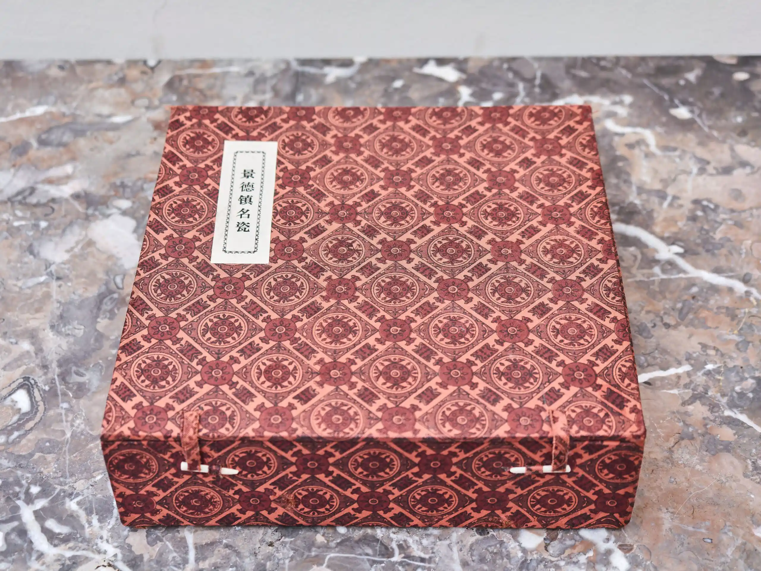 Japonský porcelánový holicí talíř Imari v dárkové krabici