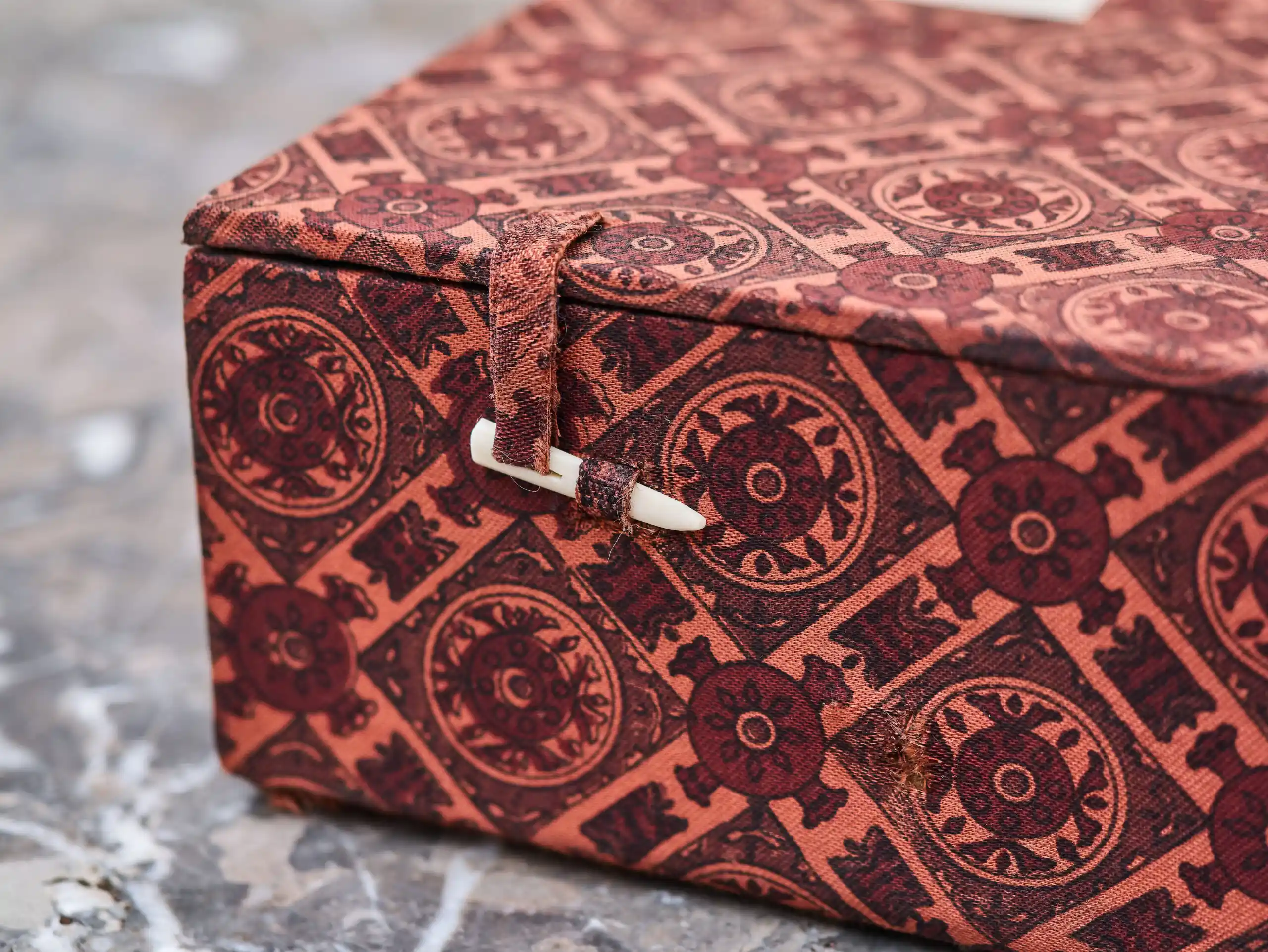 Japonský porcelánový holicí talíř Imari v dárkové krabici