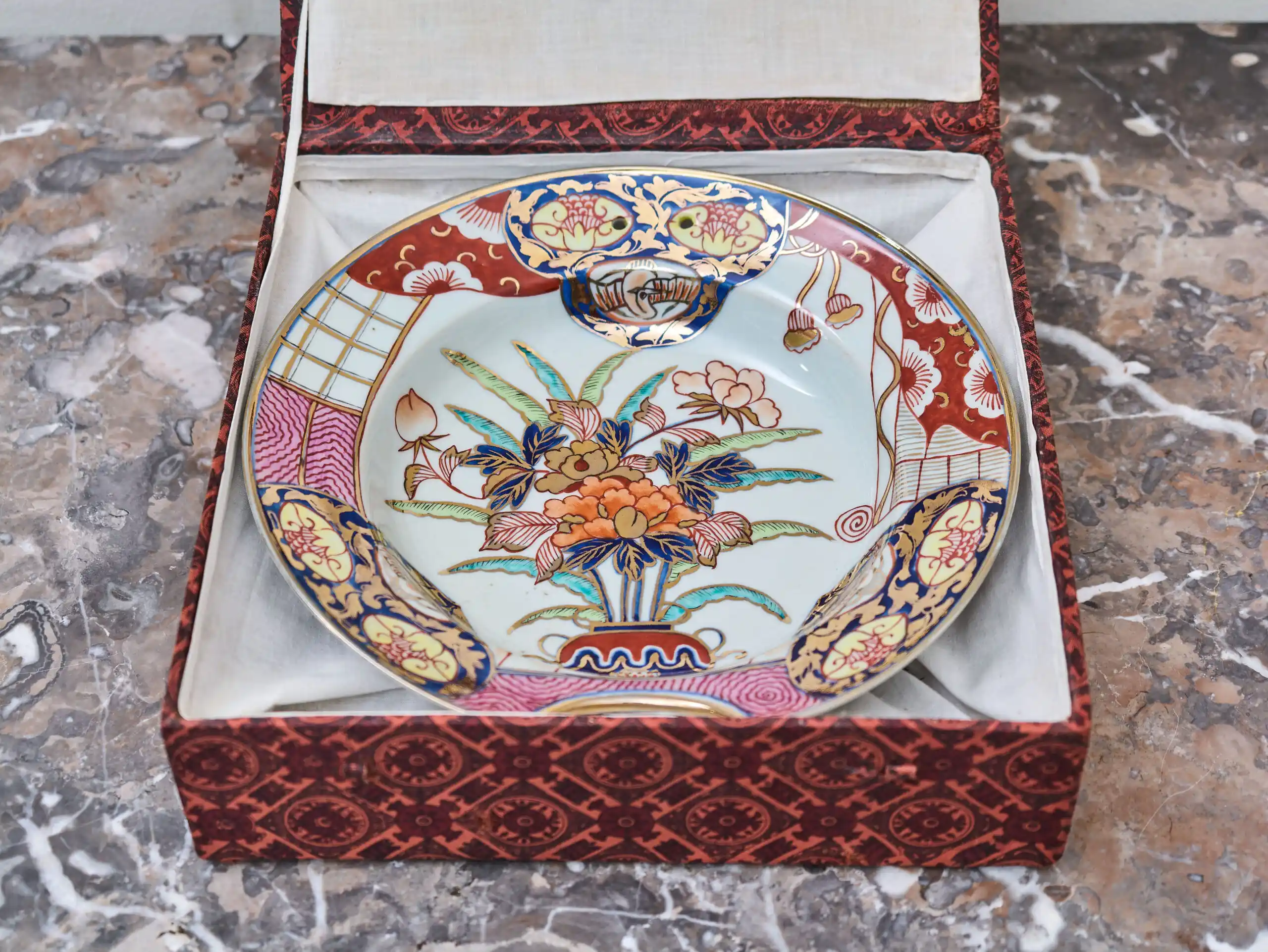 Japonský porcelánový holicí talíř Imari v dárkové krabici