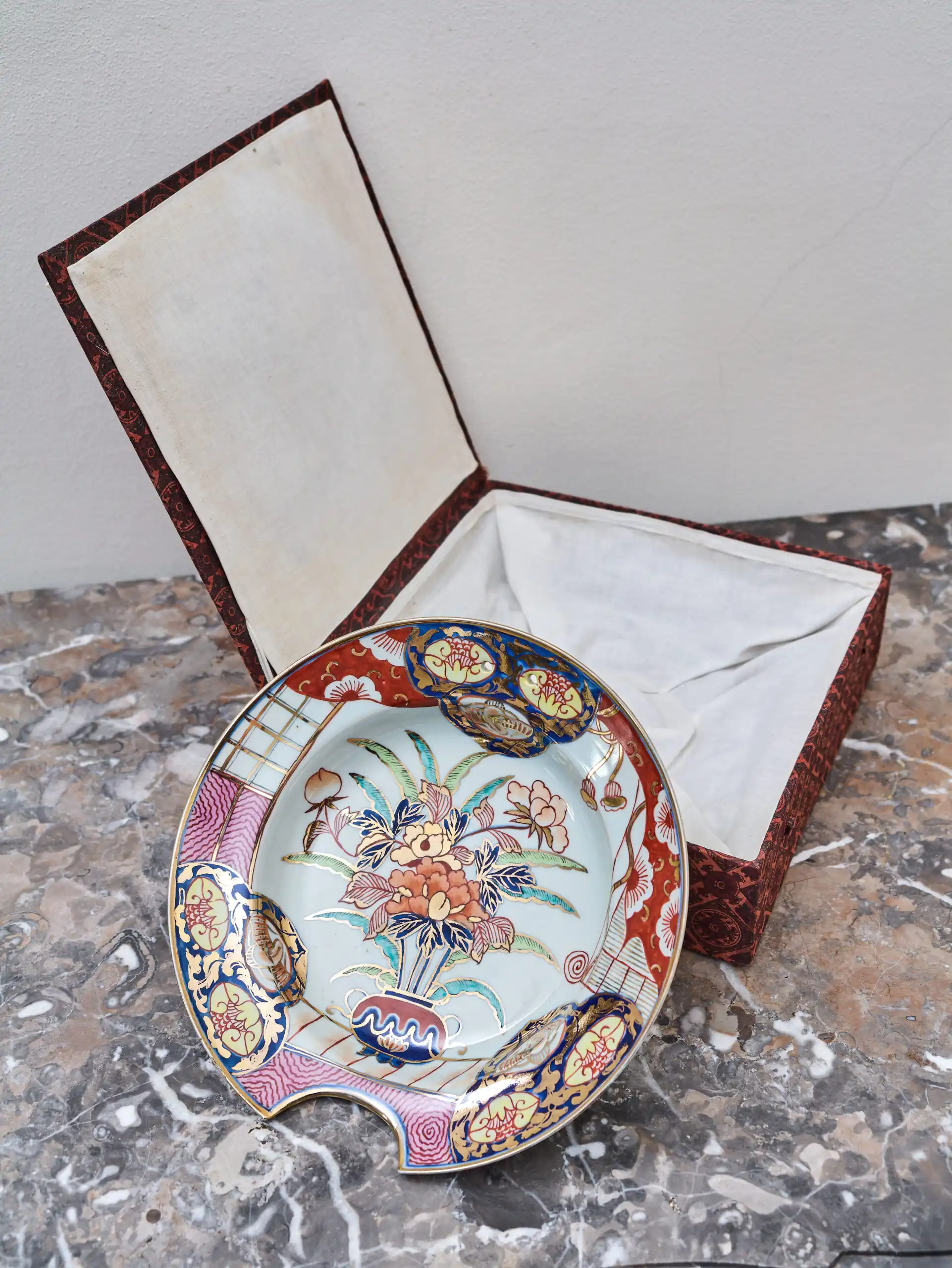 Japonský porcelánový holicí talíř Imari v dárkové krabici