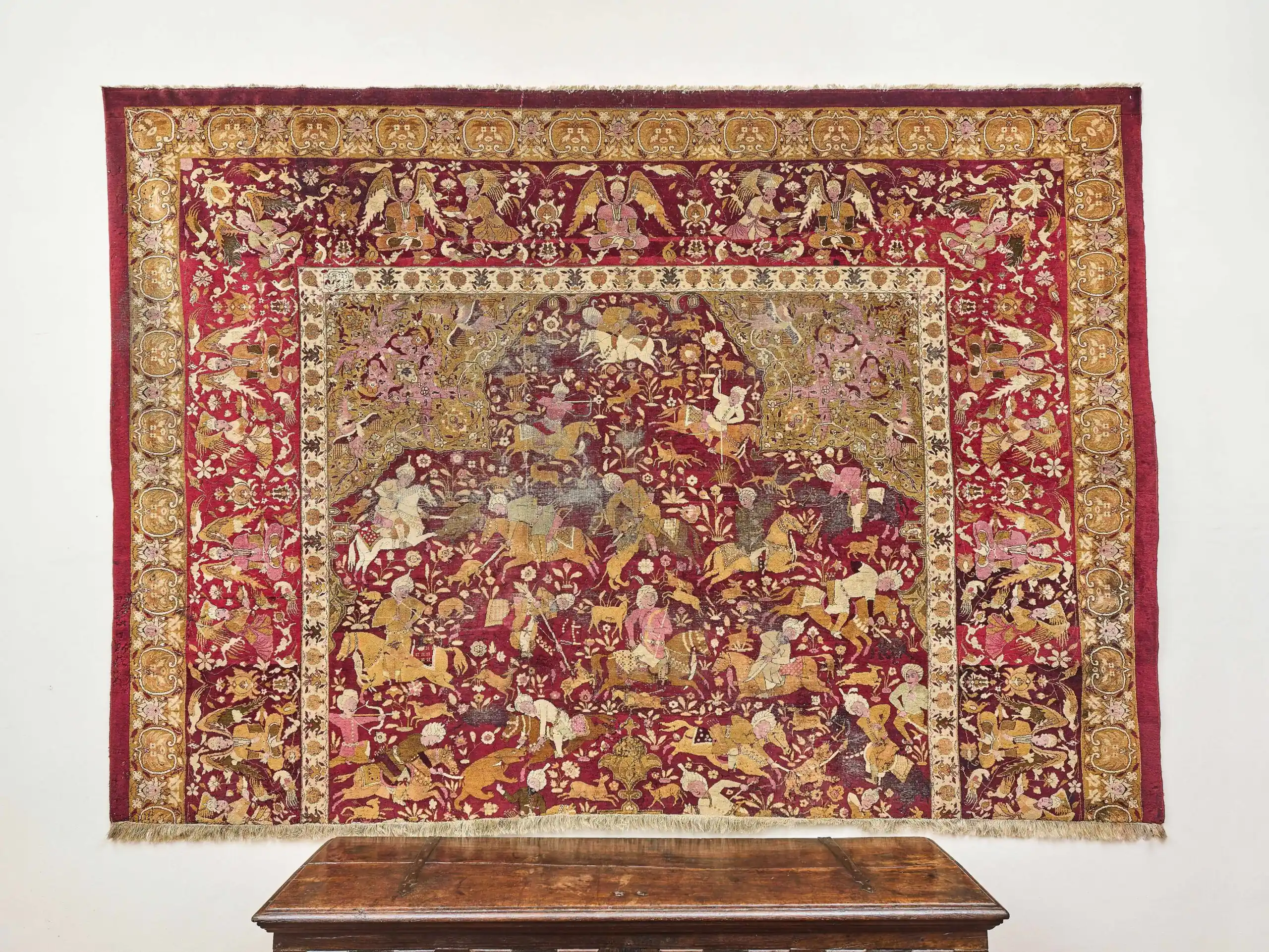 Sběratelský starožitný koberec Tabriz z 18. století