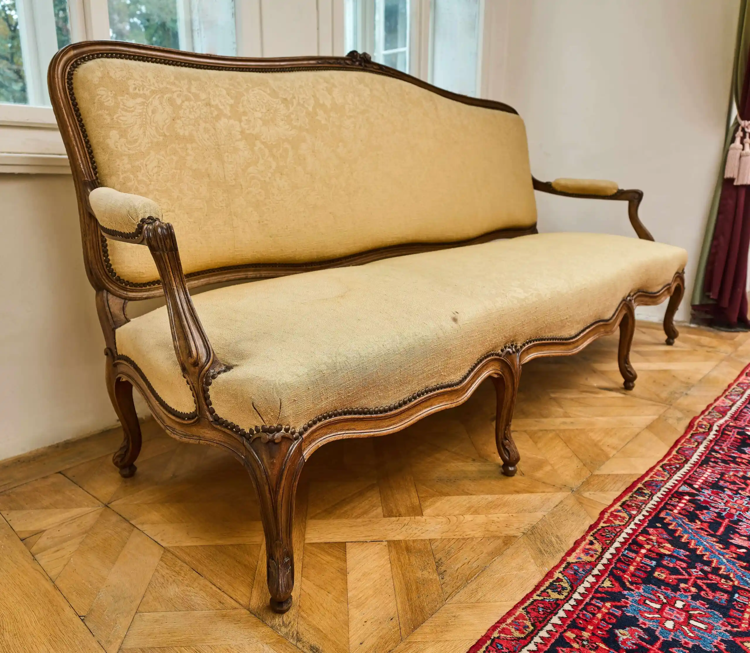 Velká starožitná sofa Ludvík XV