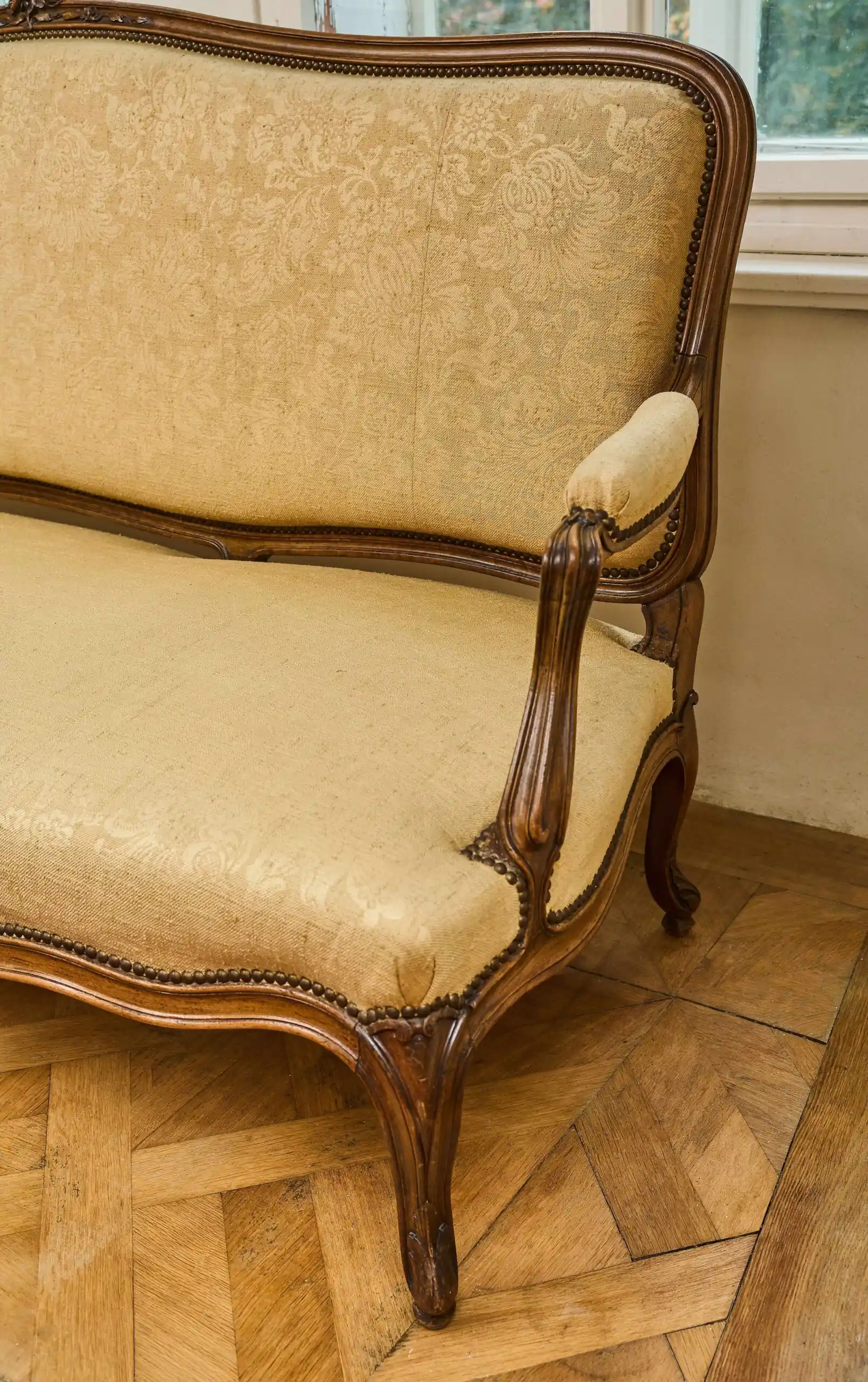 Velká starožitná sofa Ludvík XV