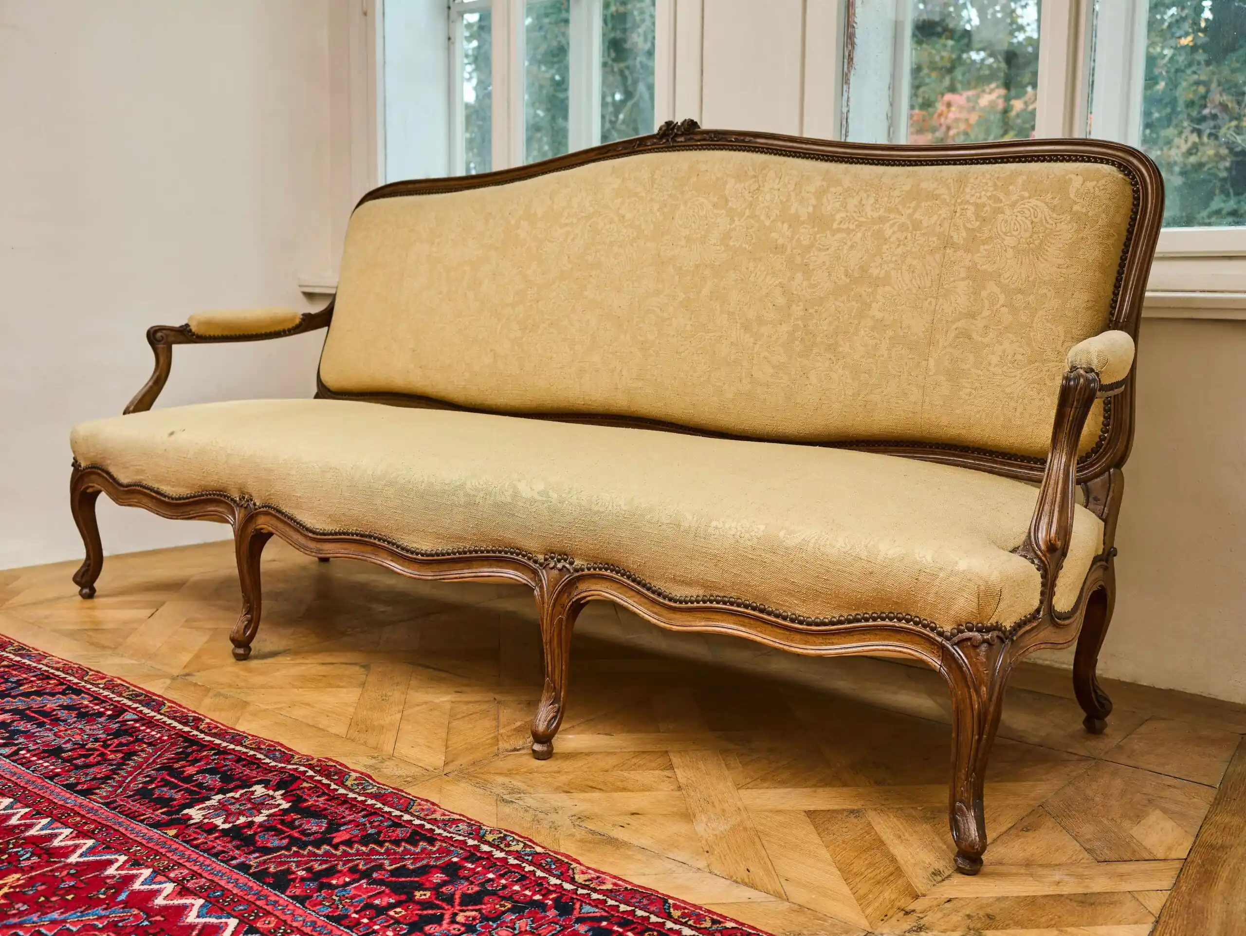 Velká starožitná sofa Ludvík XV