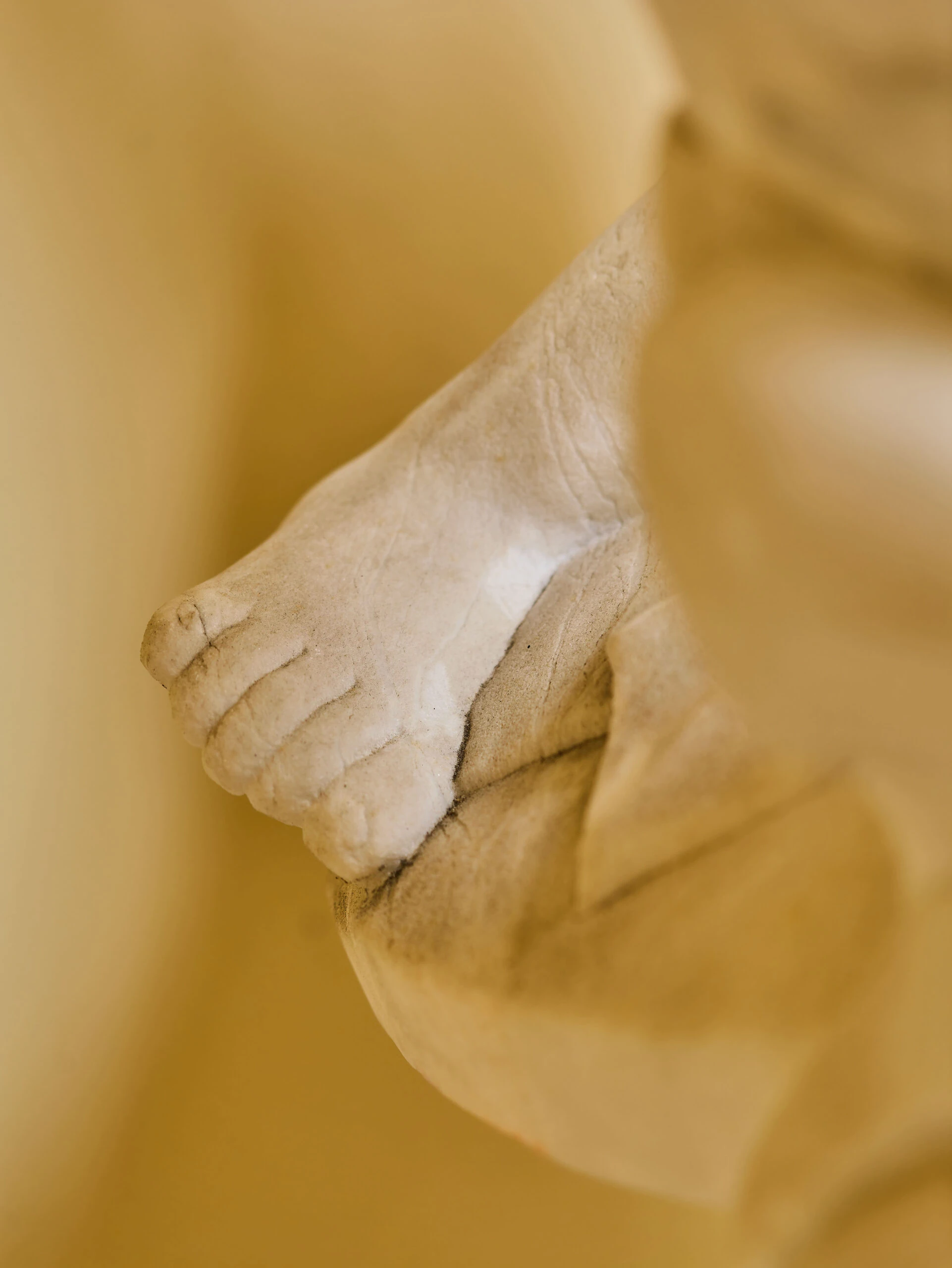 Monumentální klasicistní mramorová váza s figurální výzdobou