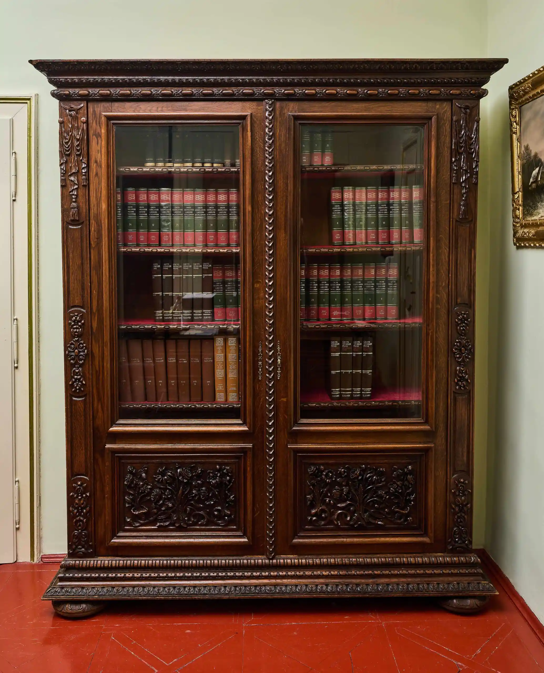 Masivní dubová knihovna v renesančním stylu, 19. století