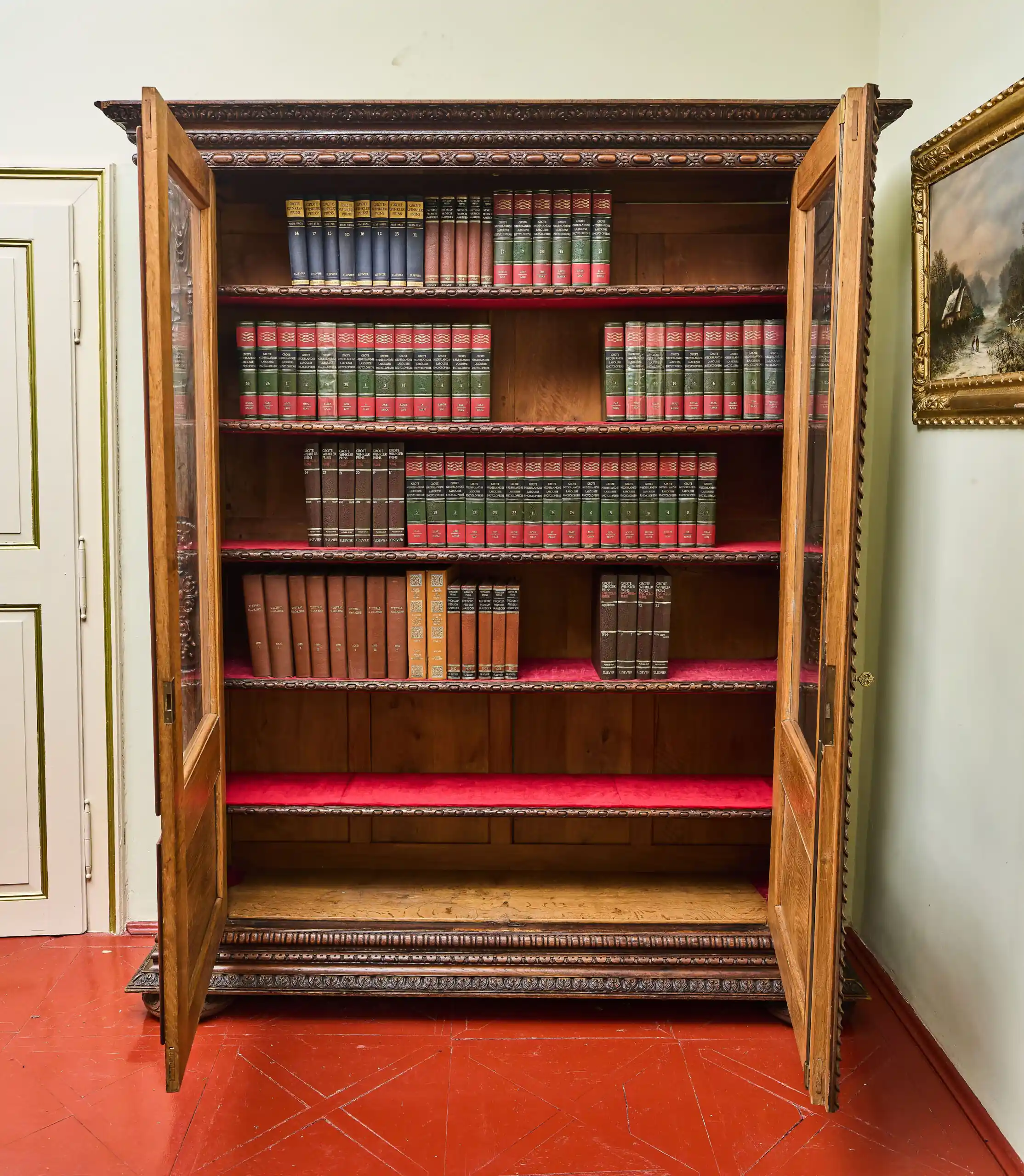 Masivní dubová knihovna v renesančním stylu, 19. století