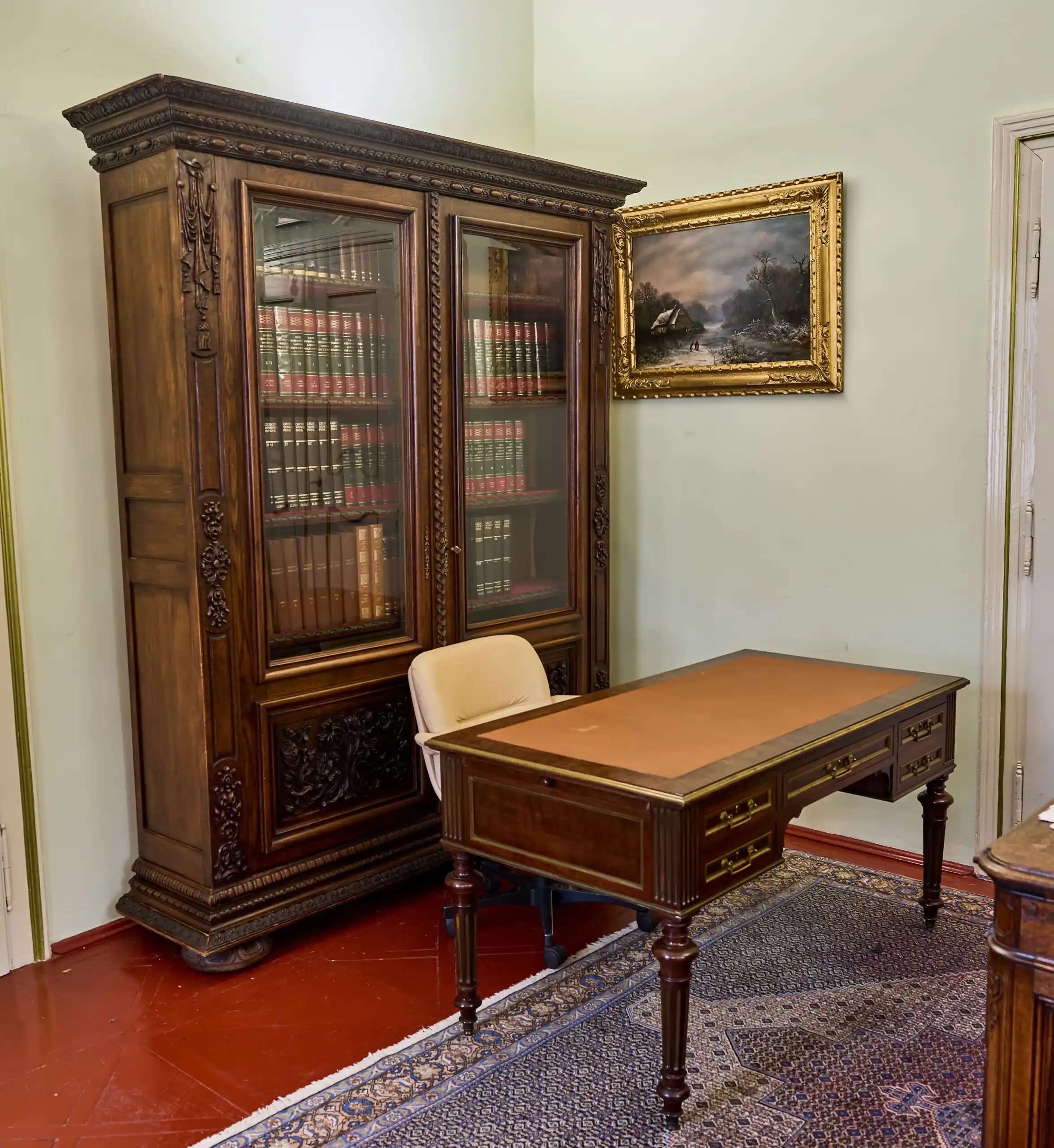 Masivní dubová knihovna v renesančním stylu, 19. století