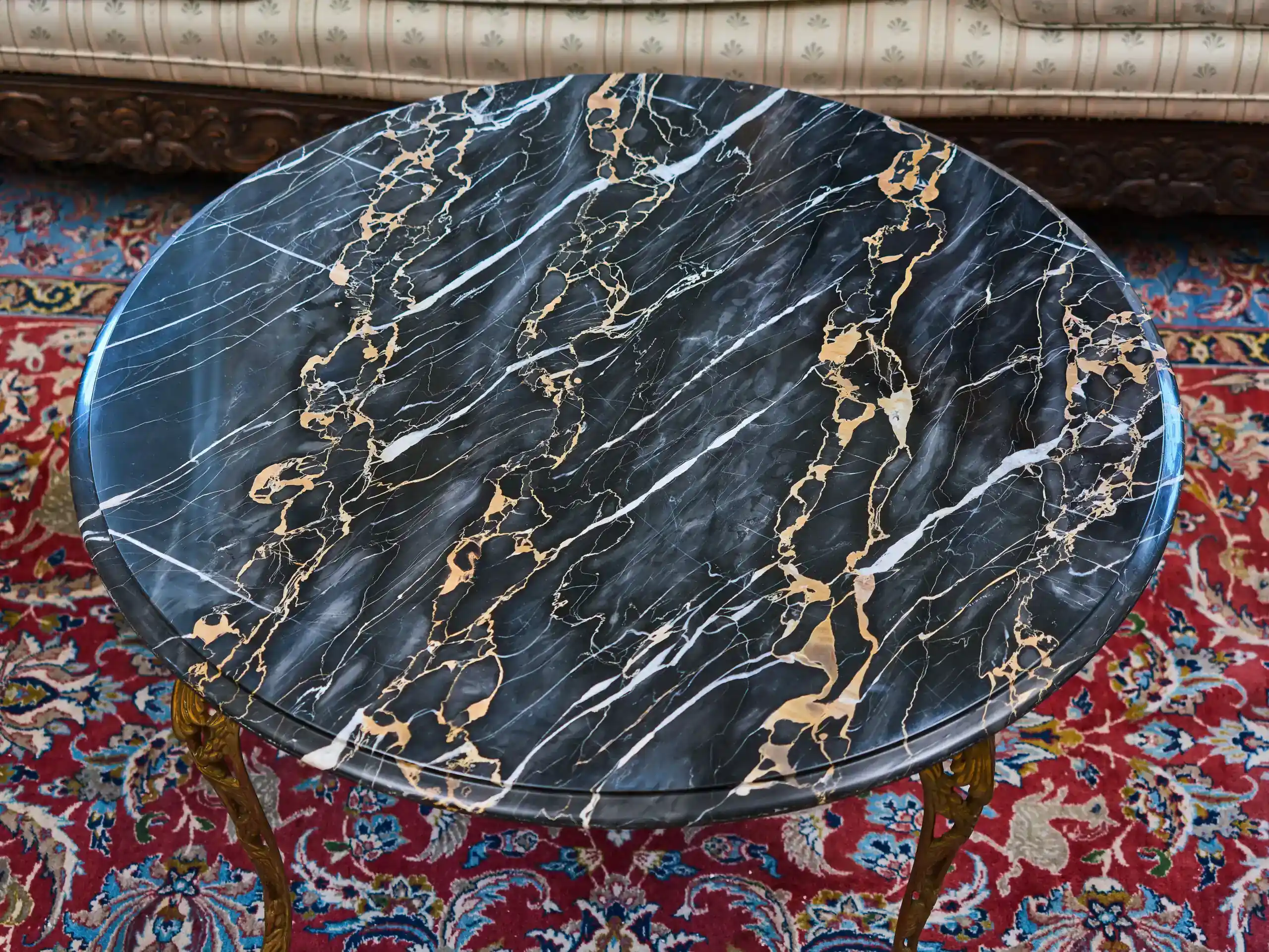 Starožitný konferenční stolek s mramorovou deskou- reserve