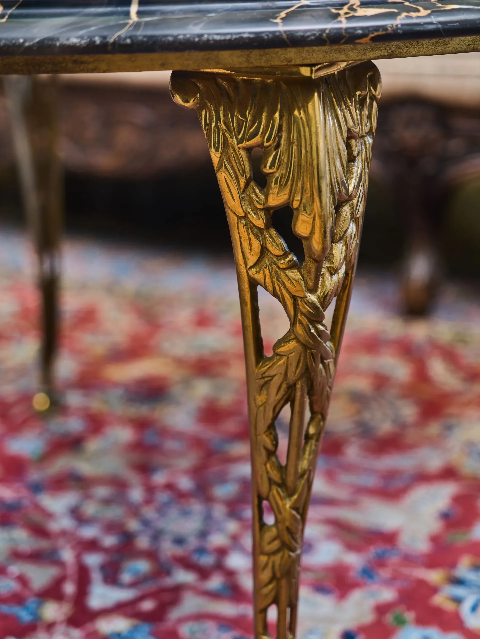 Starožitný konferenční stolek s mramorovou deskou- reserve