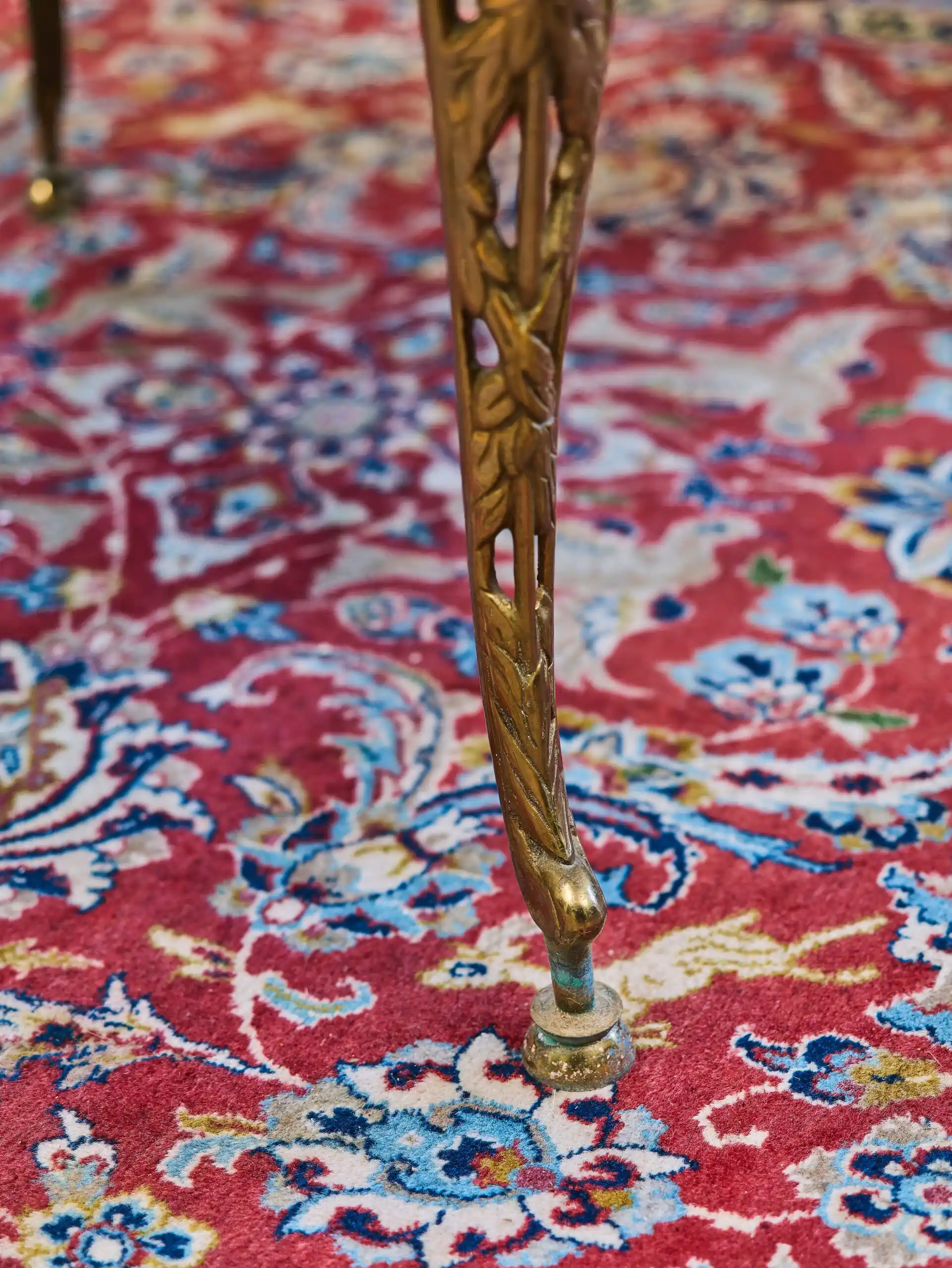 Starožitný konferenční stolek s mramorovou deskou- reserve