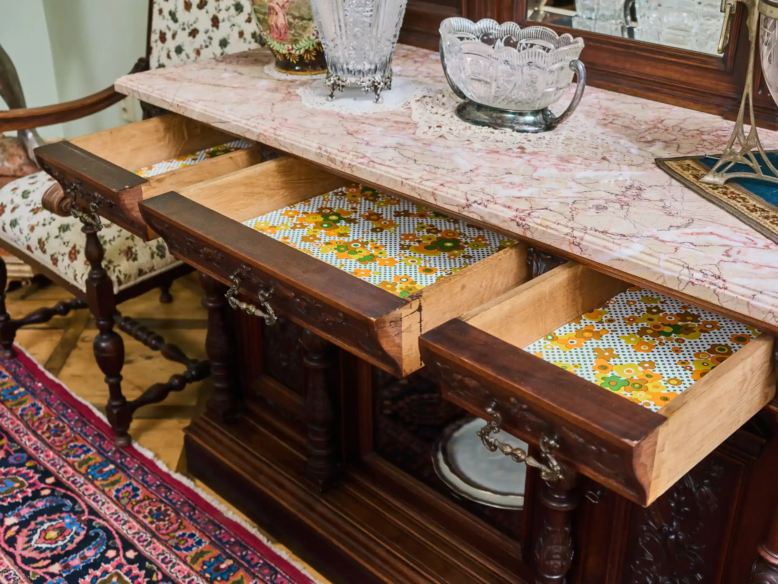 Neorenesanční jídelna ze zámku starožitná a unikátní